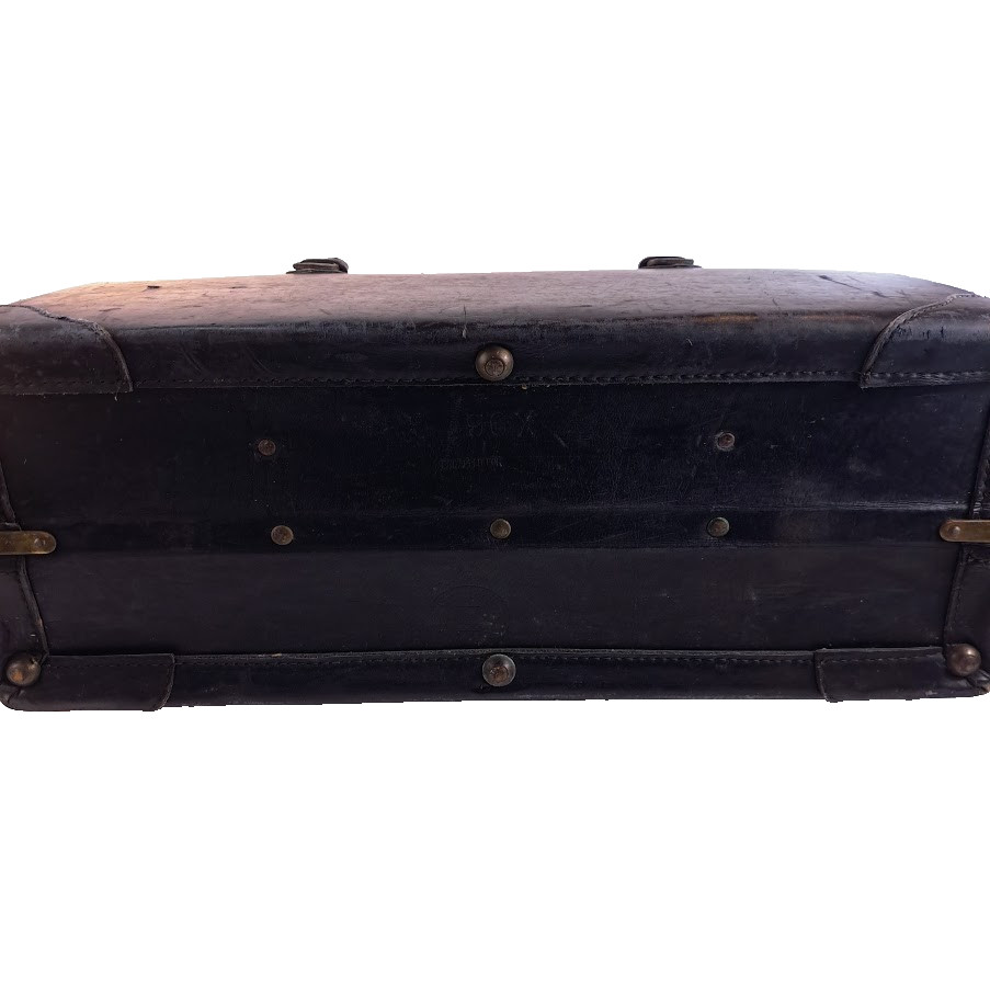 VINTAGE 1930s PILOTS SUITCASE WITH ORIGINAL DELTA AIR LINES 1930s LOGO