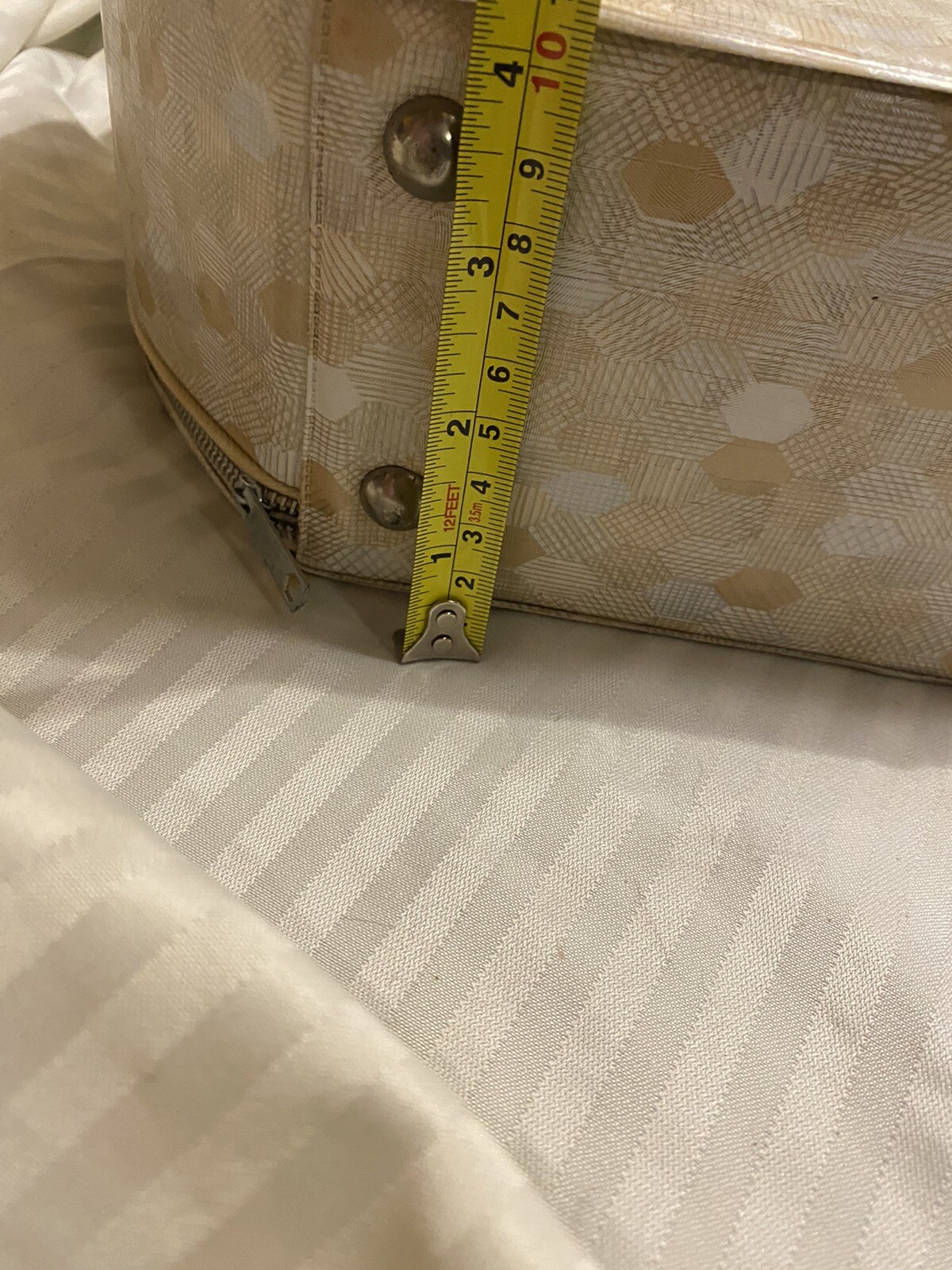 Vintage HAT BOX Travel Luggage Suitcase ROUND Pearl Tan Bag Train Case Carry On