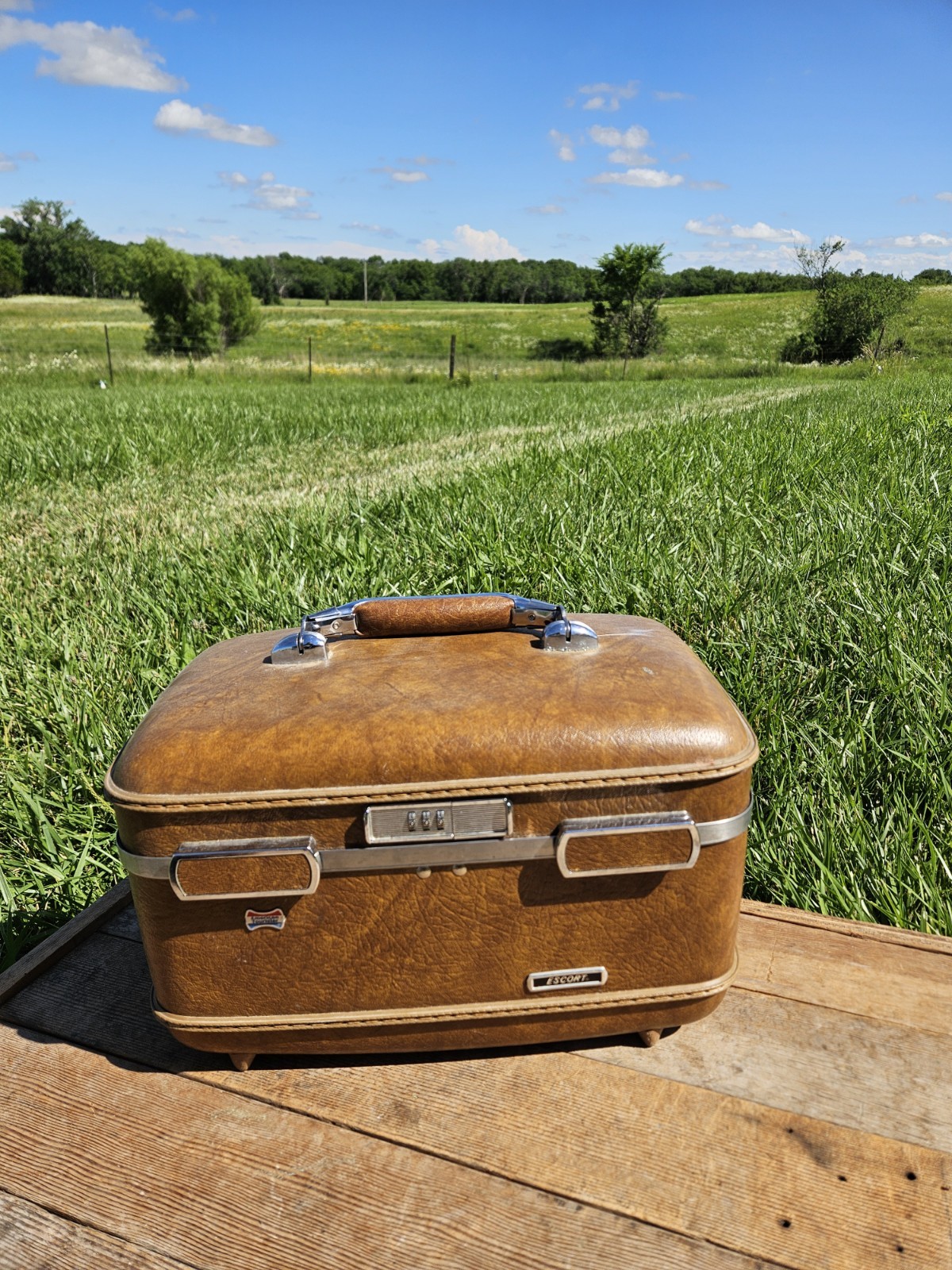Vintage 1980’s American Tourister Escort Carry-on Suitcase