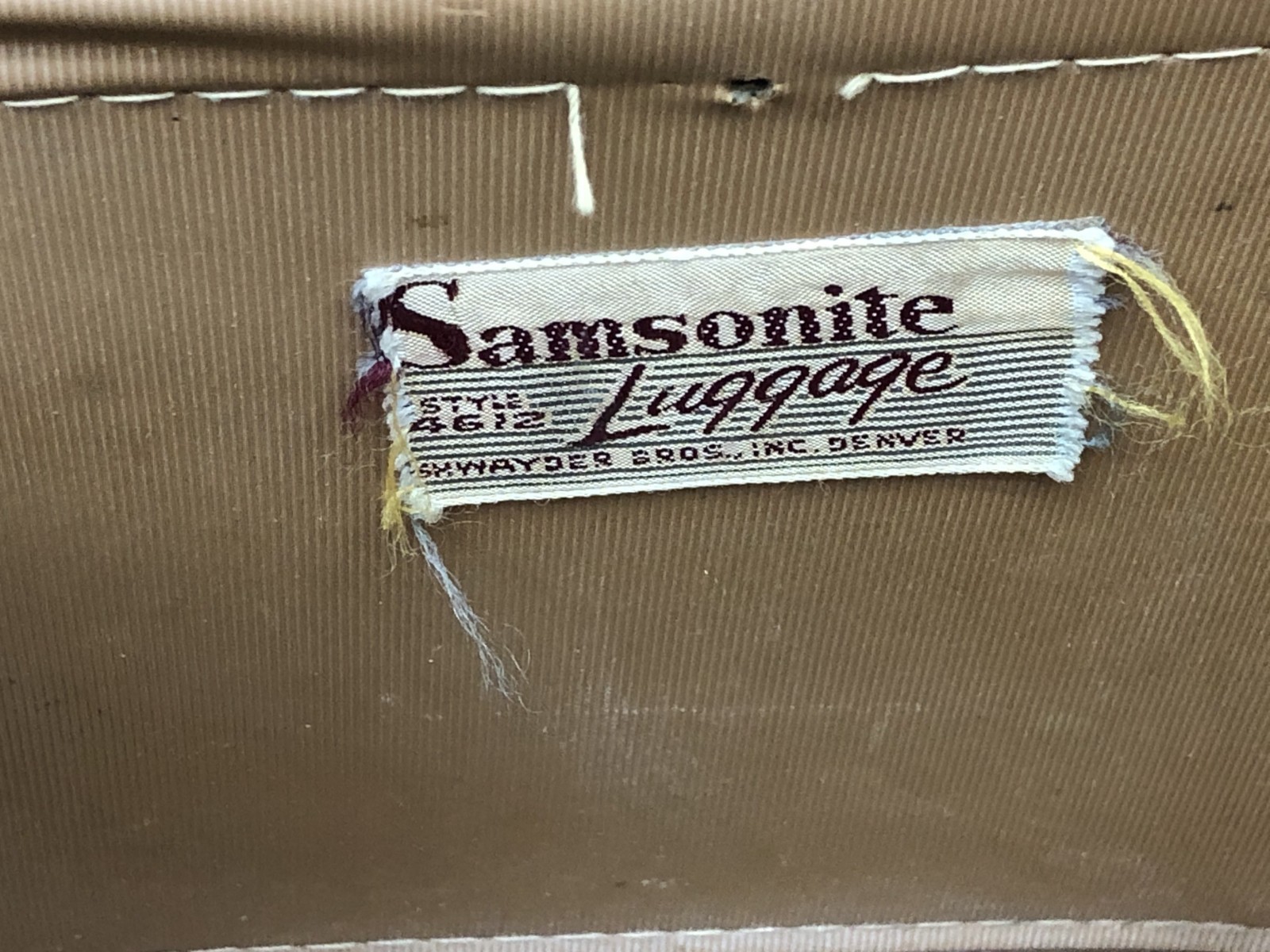Samsonite Shwayder Bros Brown Train Case #4612 – 1950’s – VINTAGE (No Key)