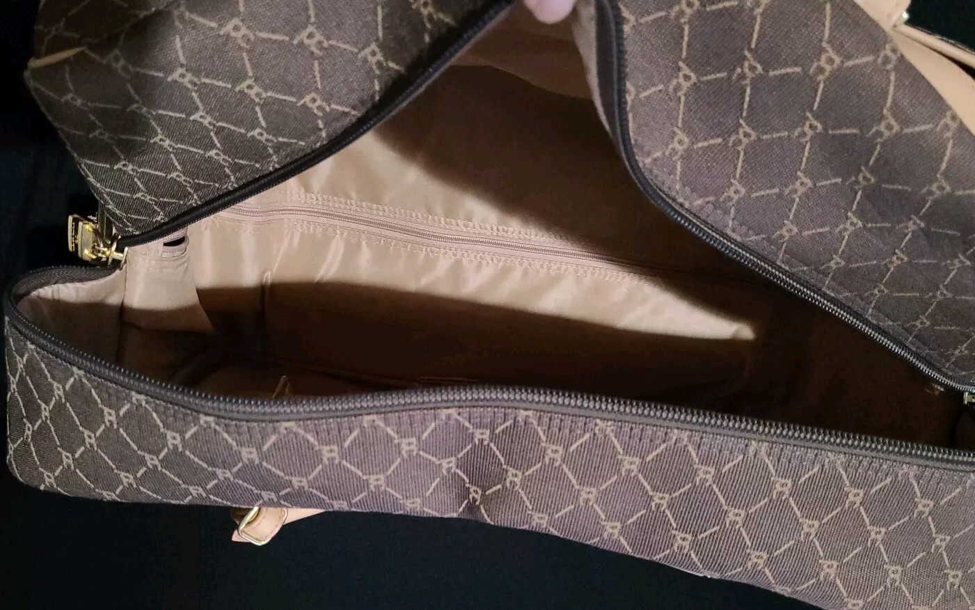 Pierre Cardin Vintage Rolling Duffle Travel Bag 19″x11’x10″ Pre-owned