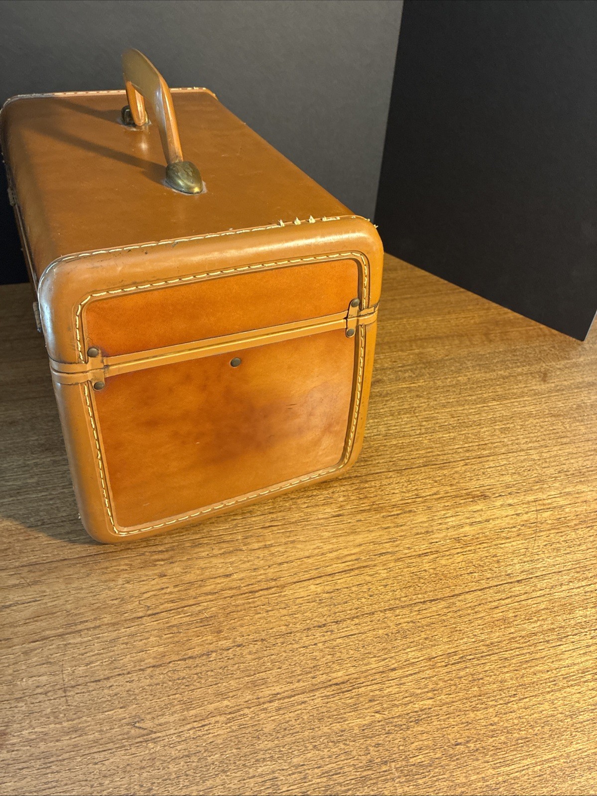 Vintage 1950s SAMSONITE Faux Leather Camel Train Case Luggage Make Up Carry On