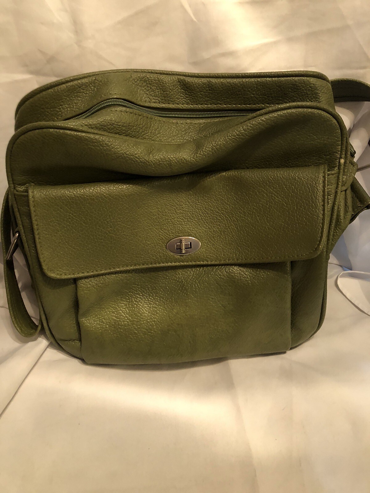 Vintage Royal Traveller Medalist Shoulder Tote Bag Luggage Avocado Green