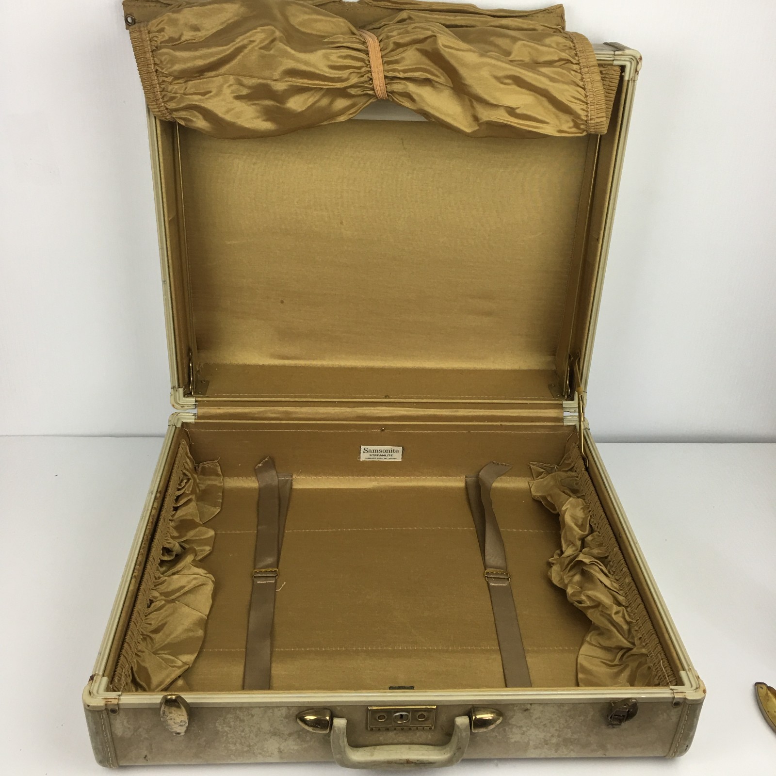 Samsonite Shwayder Streamlite Suitcase Excellent INTERIOR Marbled 21″ Vtg Cream