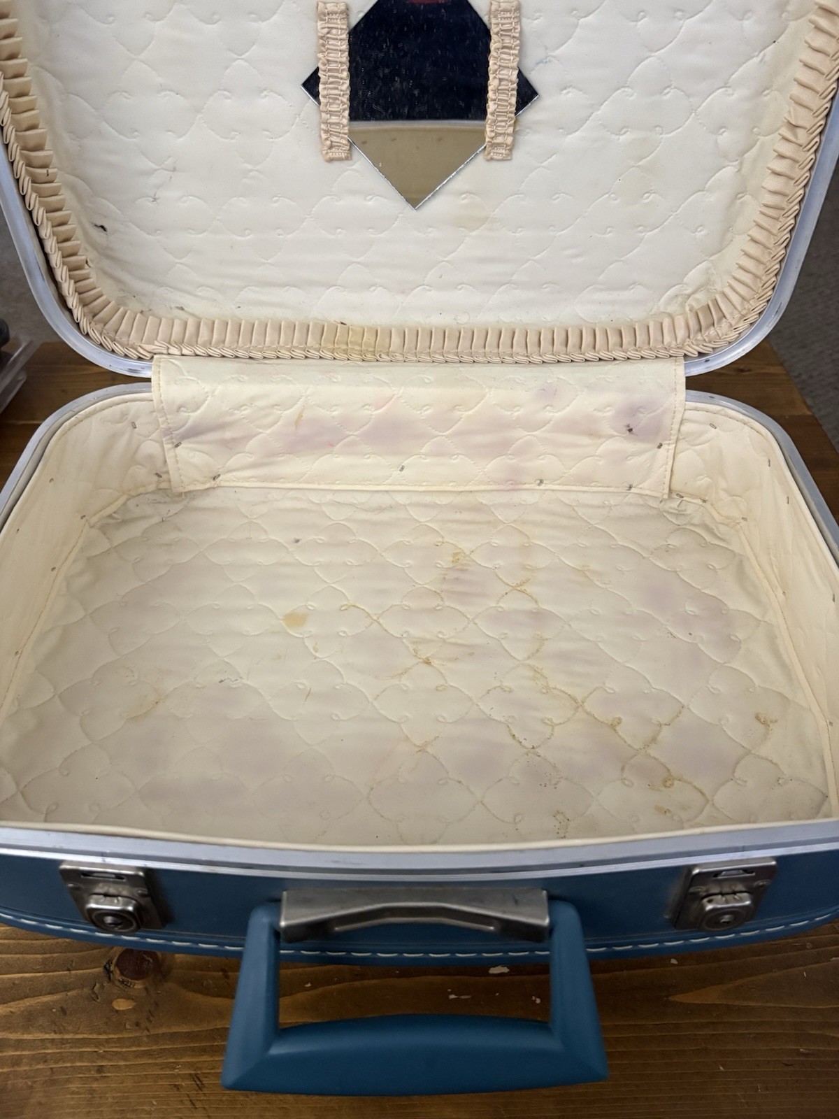 Baby Blue vintage Luggage Case Locks 1970’s Snaps Open Good Condition 16x12x5