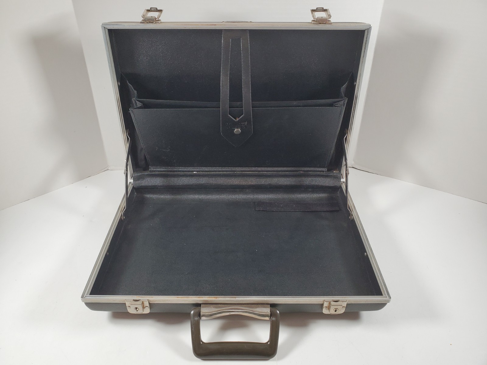 Vintage Maximillian Dark Gray Hardshell Attache Briefcase Ultra Super Slim