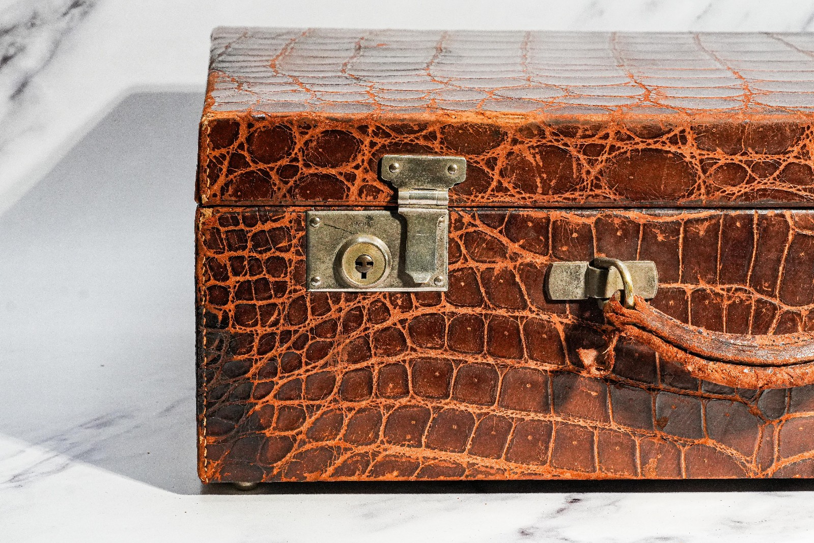 Amazing Antique Crocodile Leather Suitcase Luggage Home Decor Prop Toiletry Set