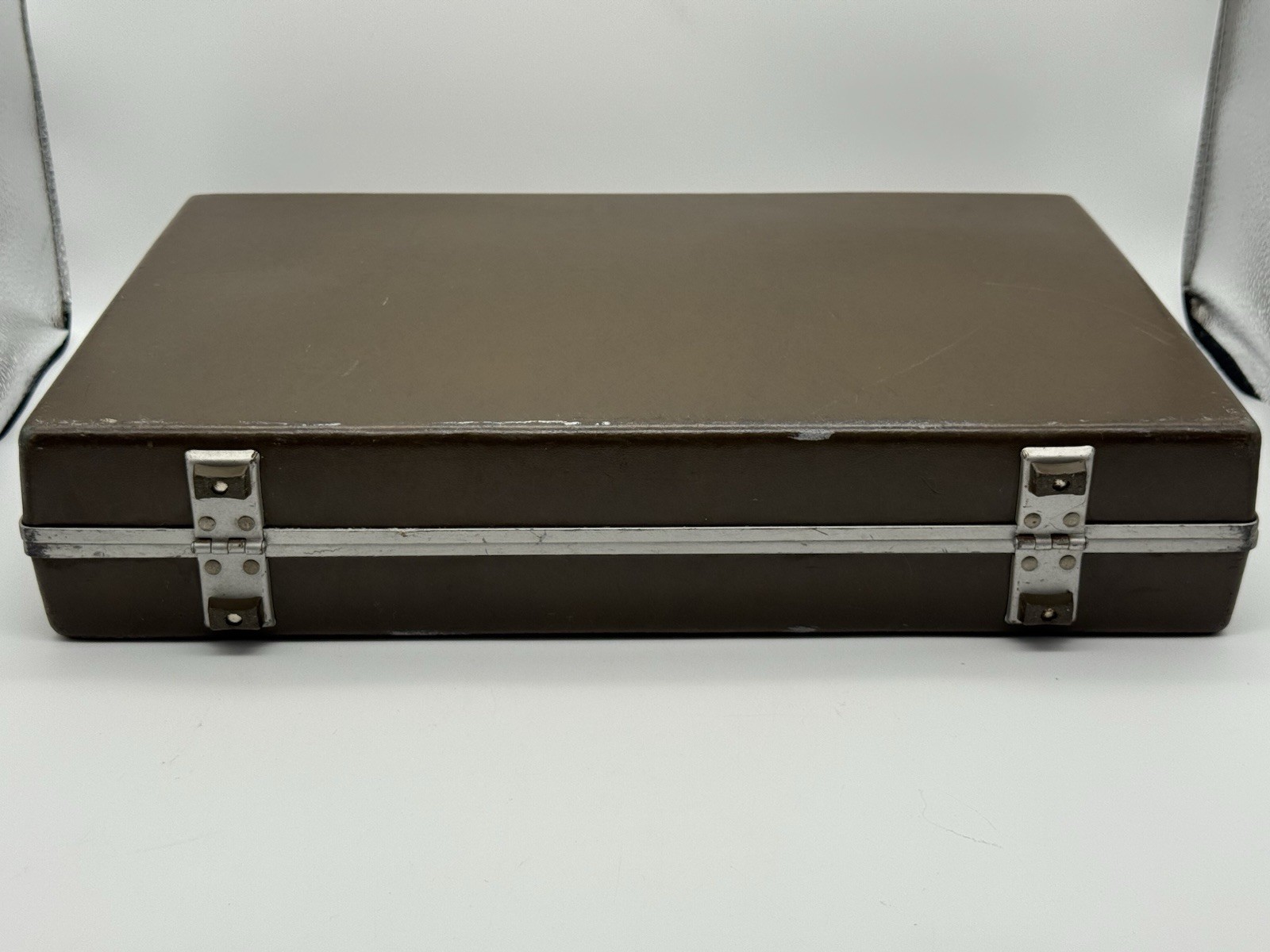 Vintage Samsonite Slim Hardshell Briefcase Luggage Brown 18×12.5×3″- No Key