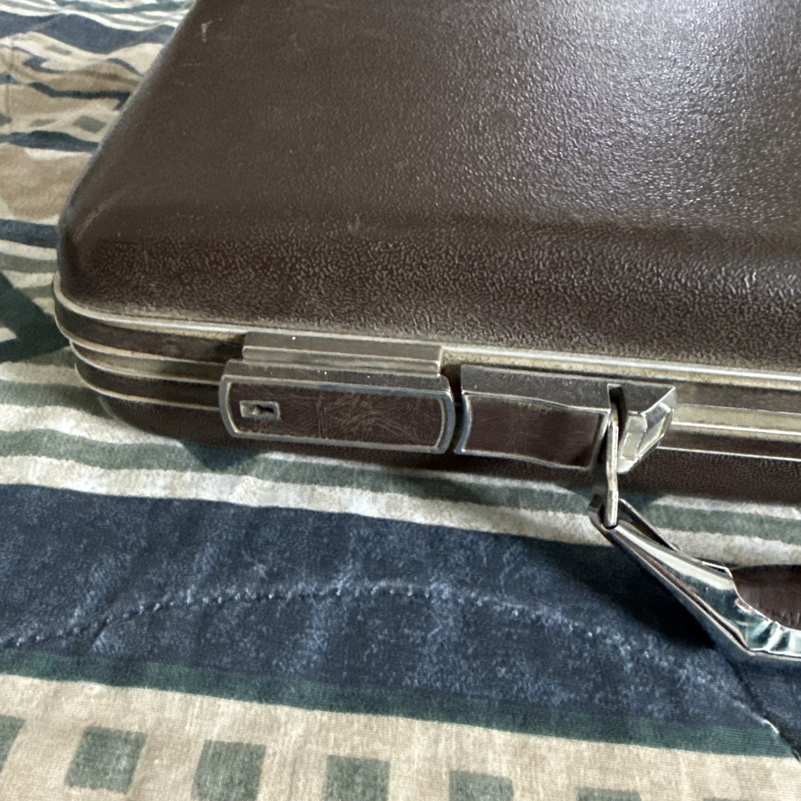 Vtg Super Thin Hard Side Brown American Tourister Briefcase With Keys