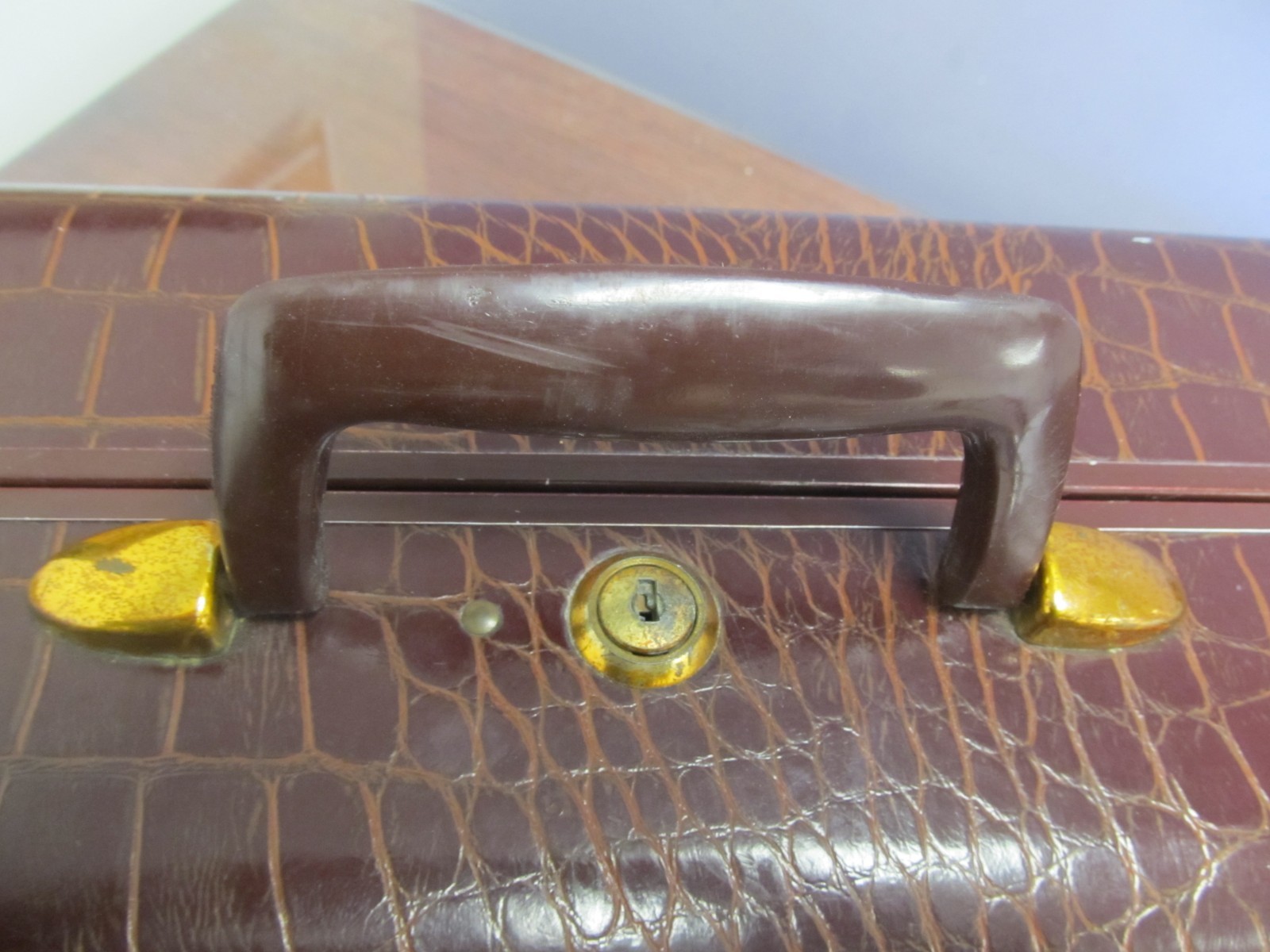 VINTAGE Samsonite 4121 Shwayder Faux Alligator Suitcase Train Luggage 21x13x8