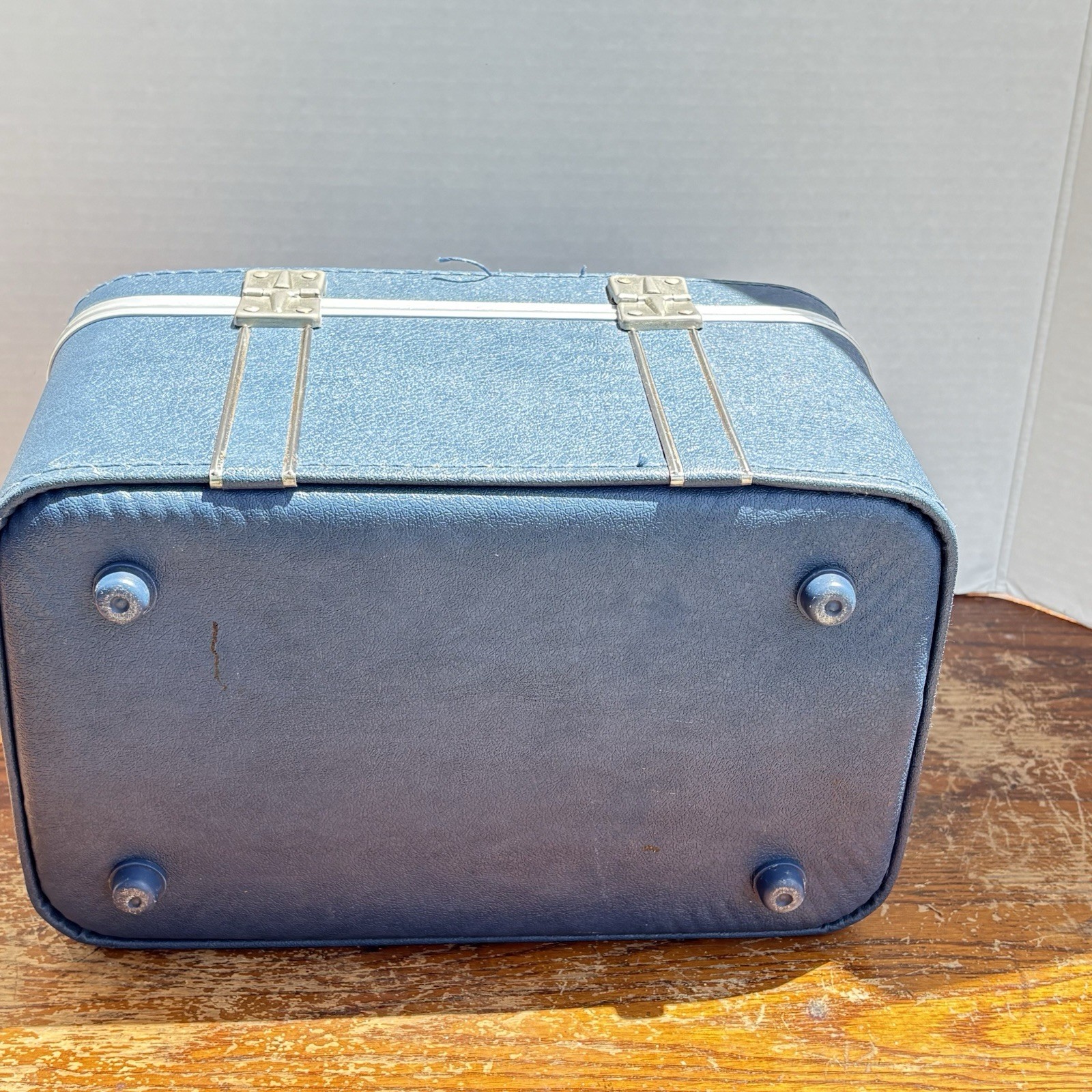 Vintage Blue Hard Train Makeup Case Luggage Mirror 1960’s Traveling Bag Retro