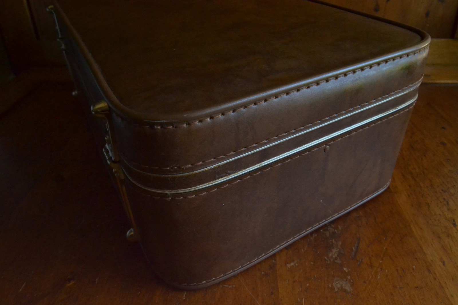 Vintage MCM Sears Featherlite Pullman Suitcase w/ 2 Keys Brown Mint