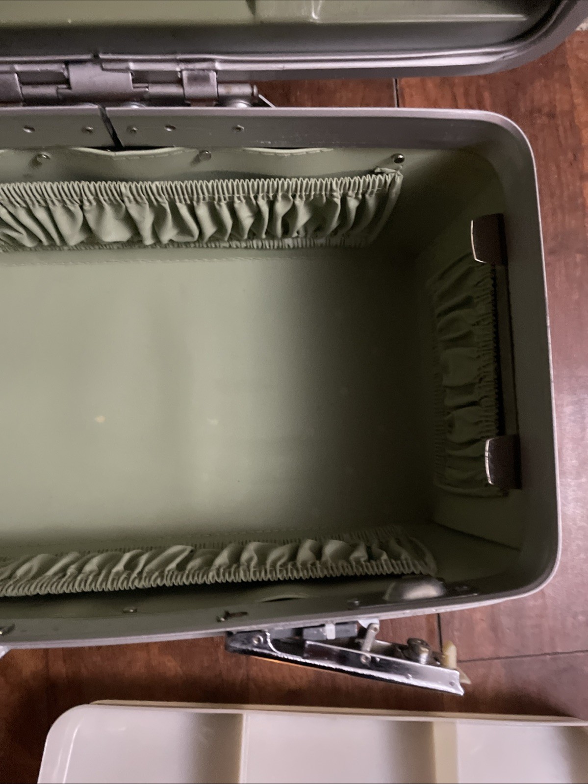 Samsonite Vintage Green Royal Traveller Medalist Cosmetic Makeup Case No Key GC