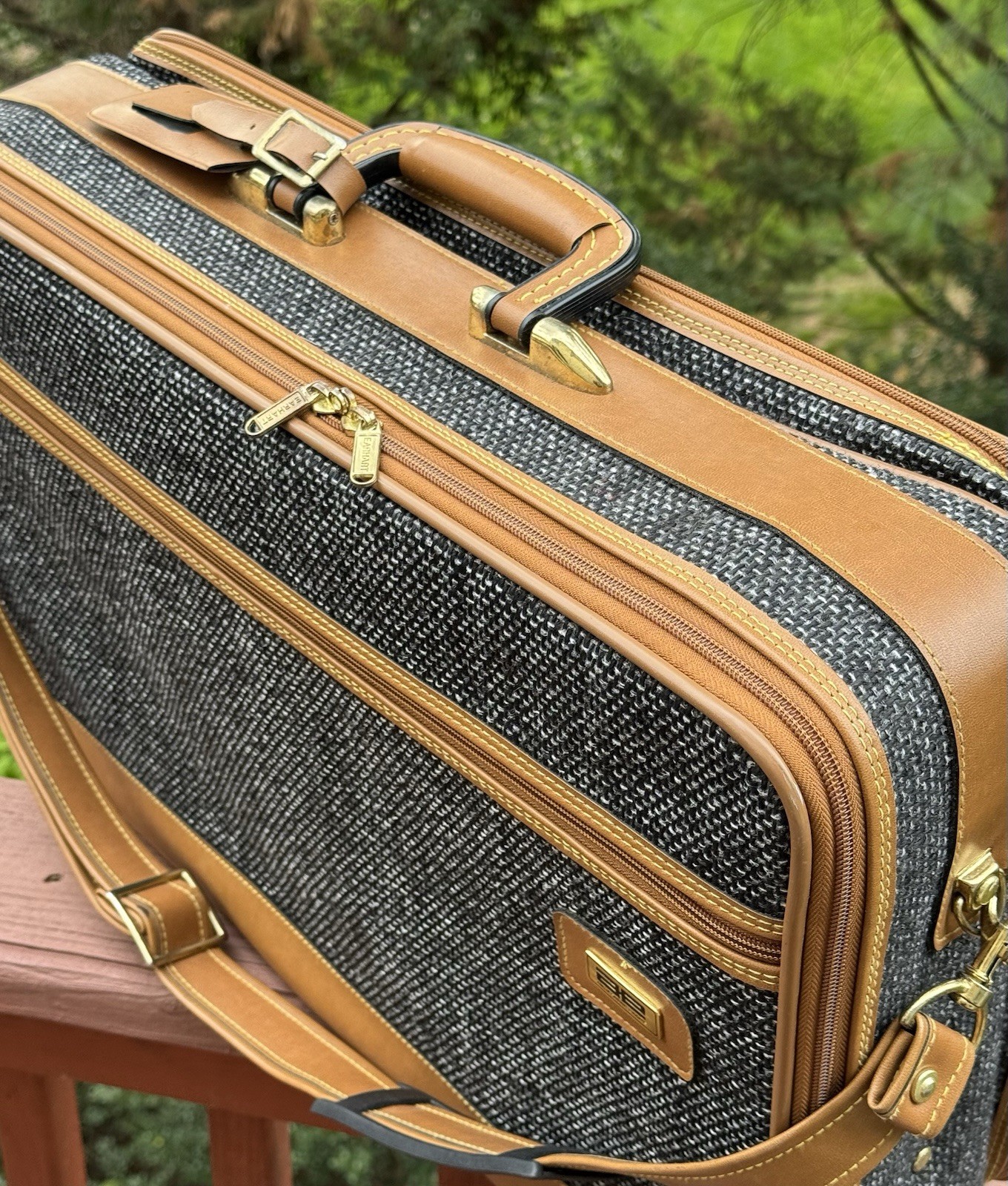Vintage 80s Amelia Earhart Tweed Suitcase Luggage 22”x 14”x 8” Tan/ Gray Mint