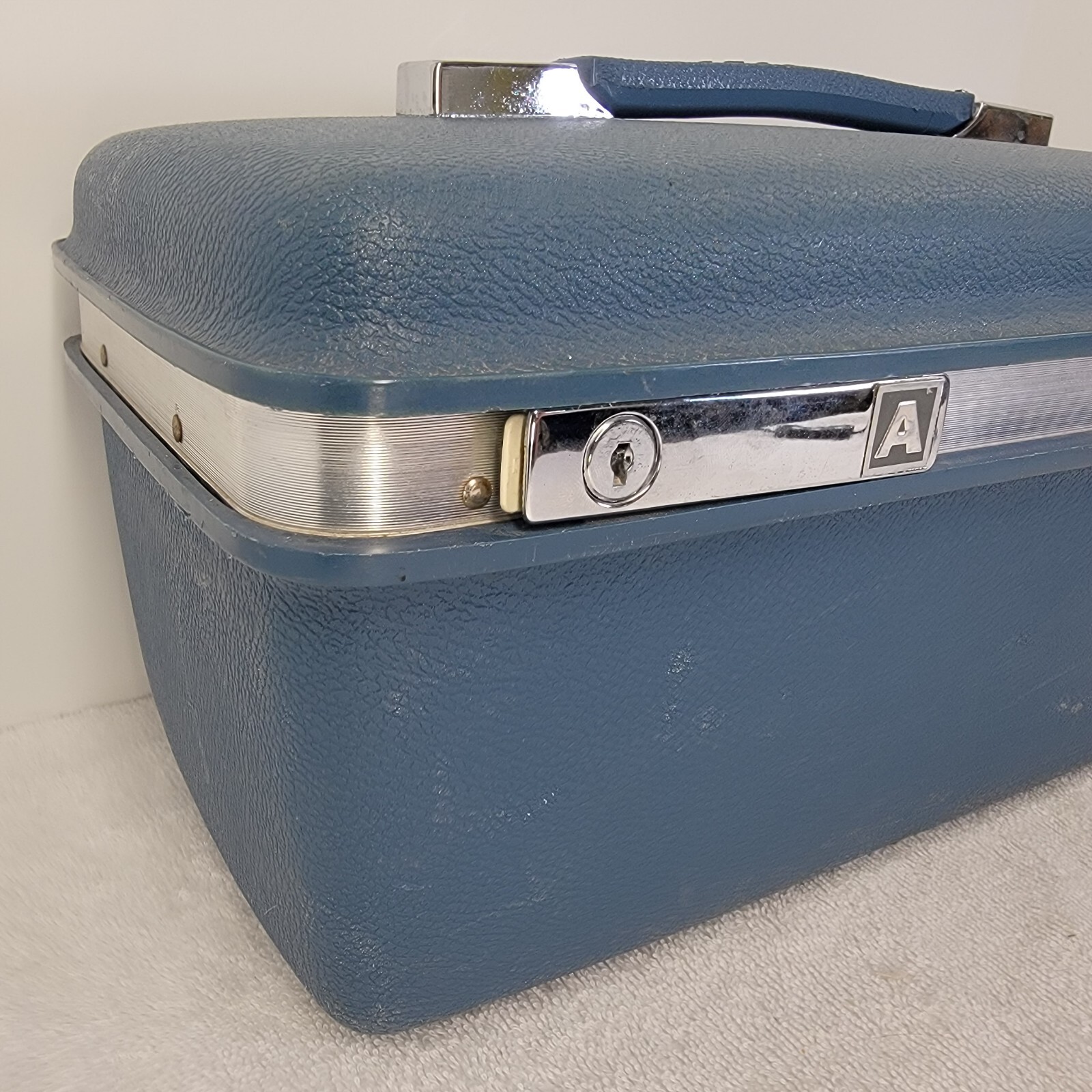 Vintage Samsonite Blue Train Makeup Carry On Hard Case With TRAY – NO KEYS