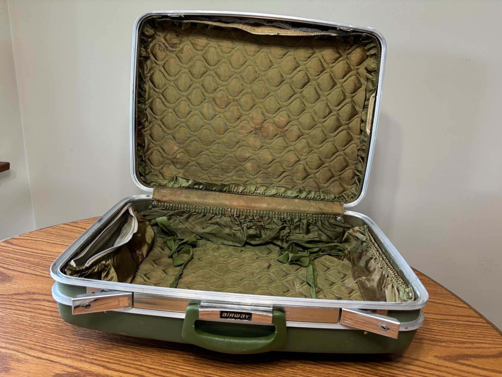 Vintage Airway Hard Shell Green Suitcase Luggage