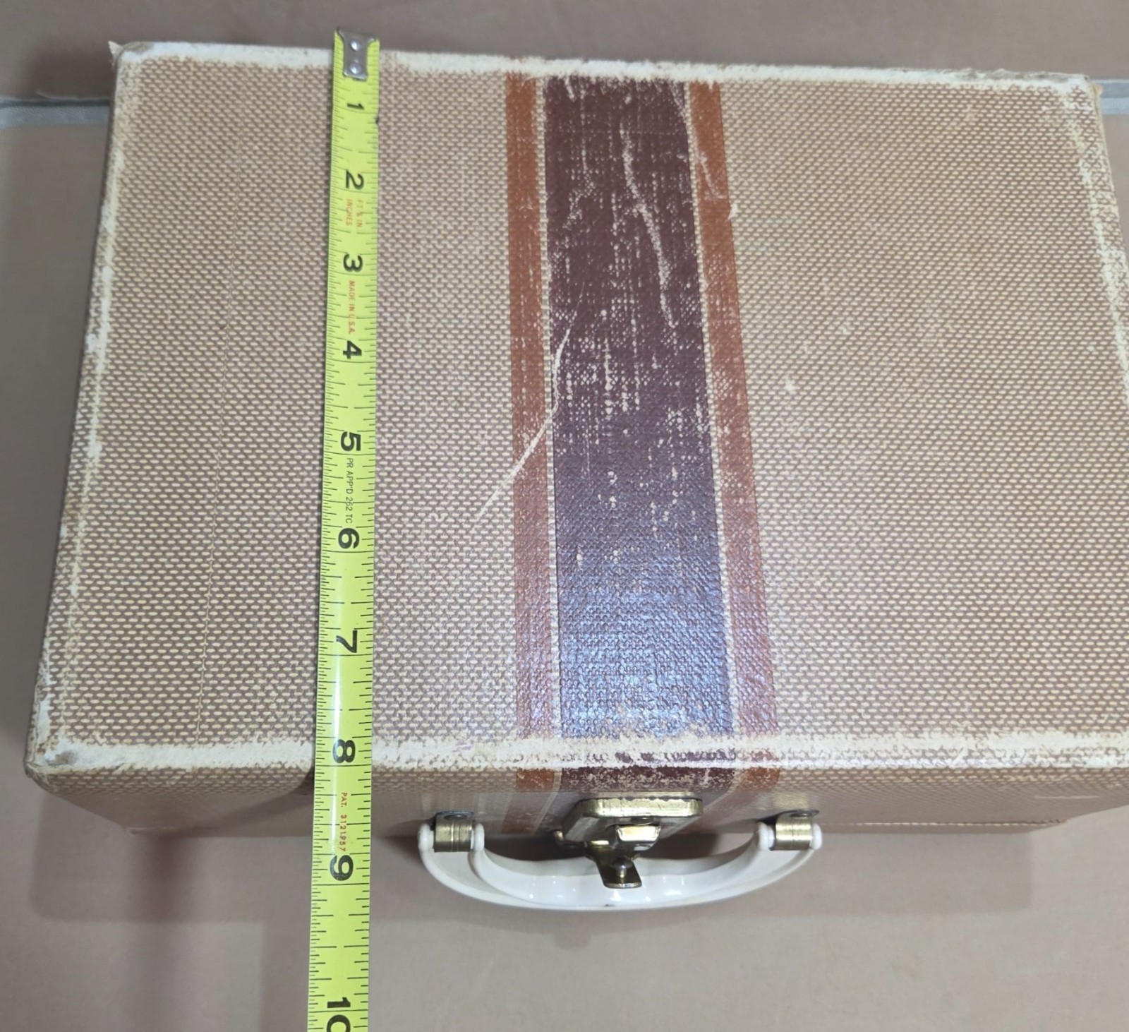 Vintage Beige Travel Case With Handle & Pockets