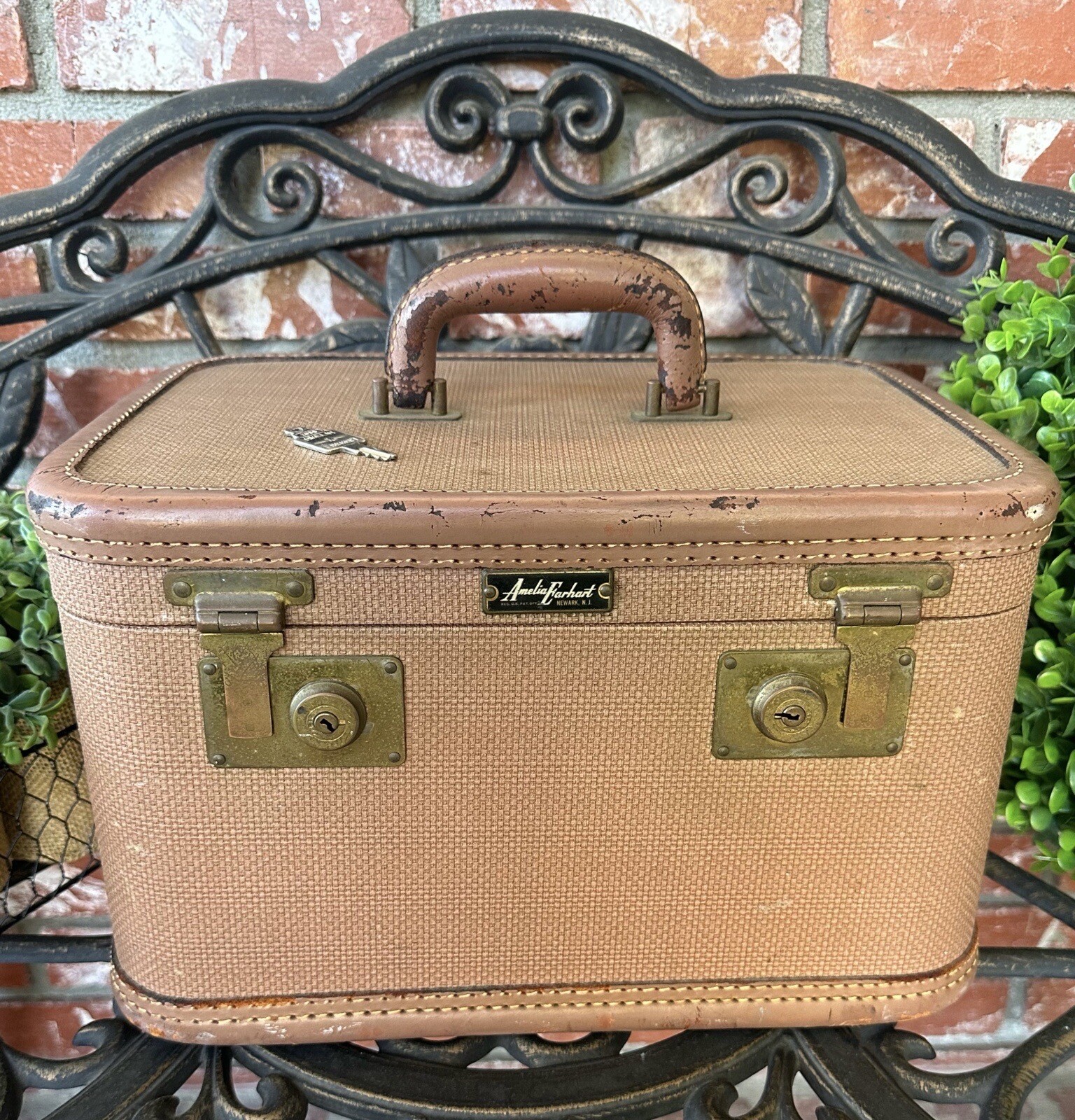 Vintage Amelia Earhart Train Case; Peach Tan; Drk Peach Int W/Mirror;Locks W/Key
