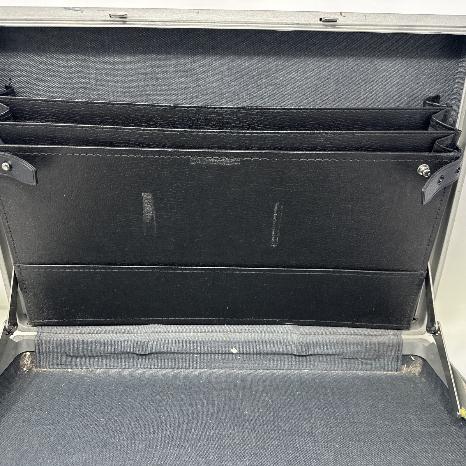 Samsonite VTG. 1970’s Executive Hard Shell Briefcase w/Key