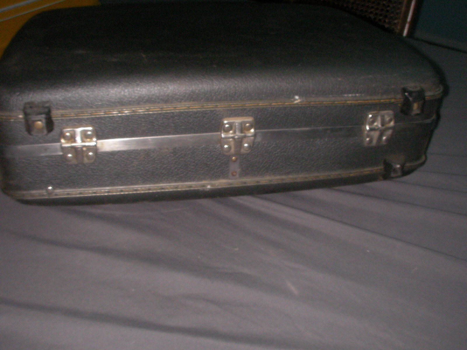 American Tourister Luggage Hard Side Clamshell Charcoal Grey Suit Case w/ keys