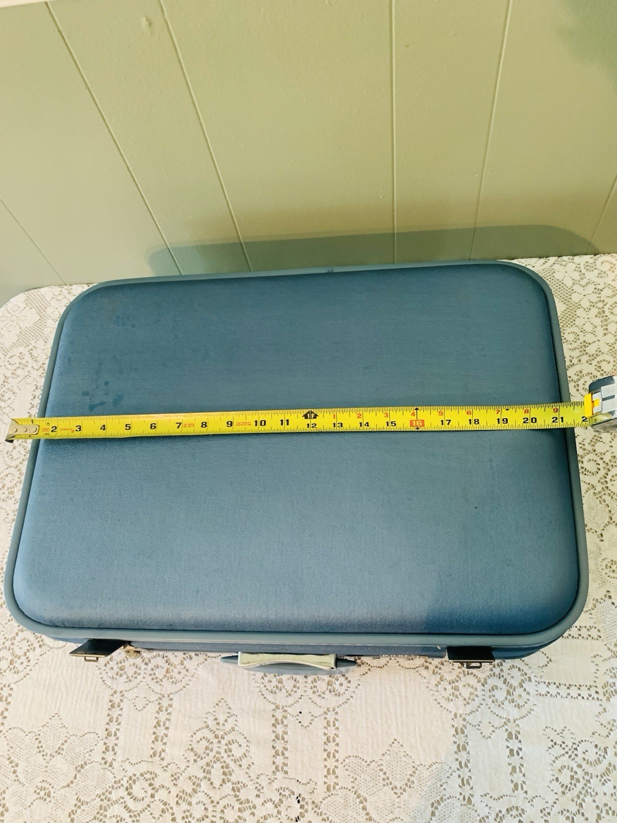 Vintage Hard Case Travel Suitcase Blue 21″ x 16″ Carry-On Luggage with Keys