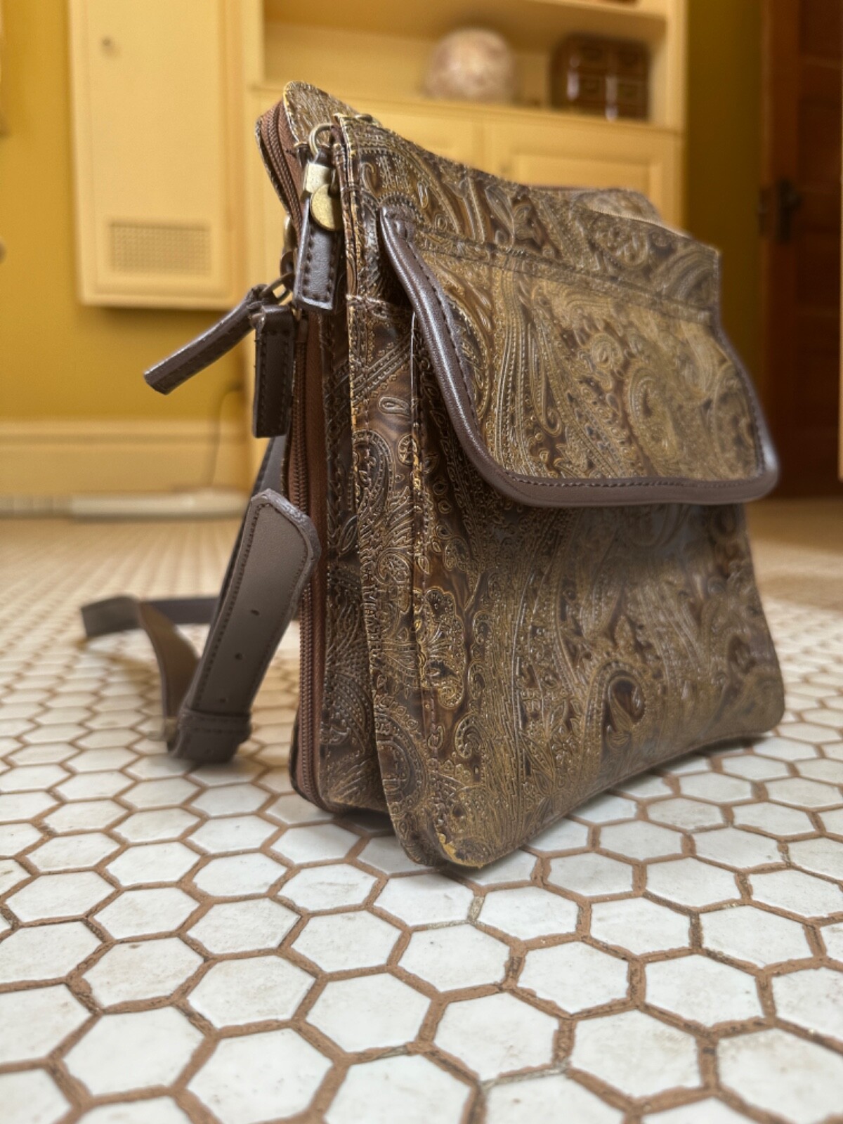 VINTAGE TEXTURED VINYL MAP CASE SHOULDER BAG