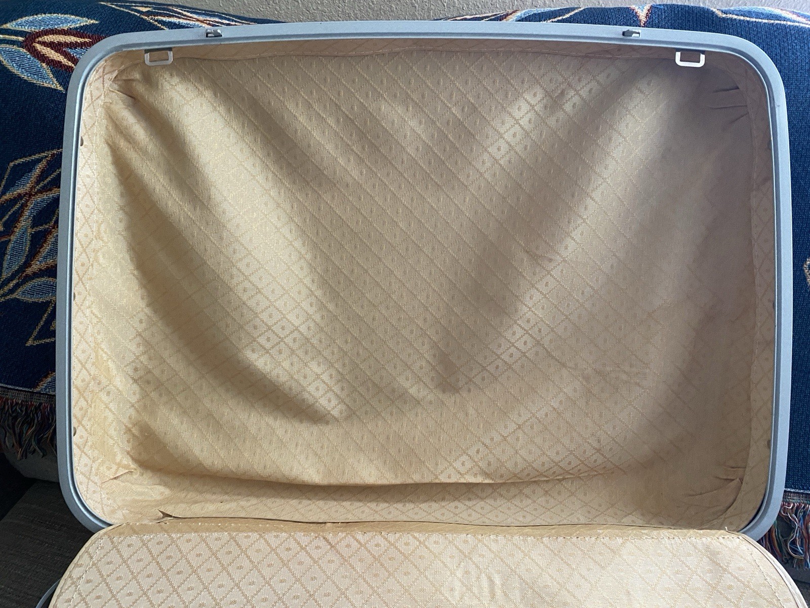 Vintage Samsonite Red Hard Case Suitcase Clamshell • With Keys aprox 22x17x7