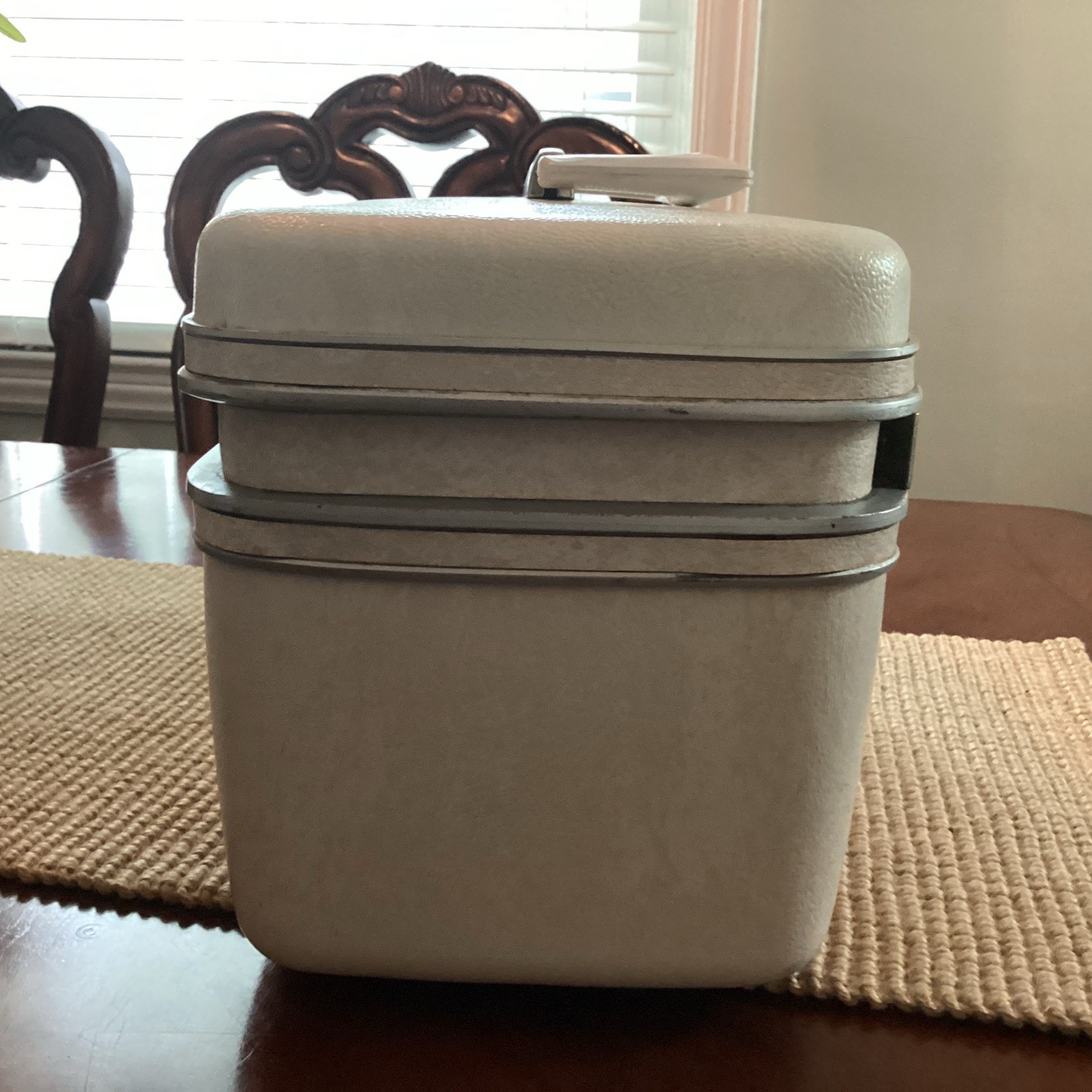 Vintage Samsonite Silhouette Ladies Cream Color Beauty Case