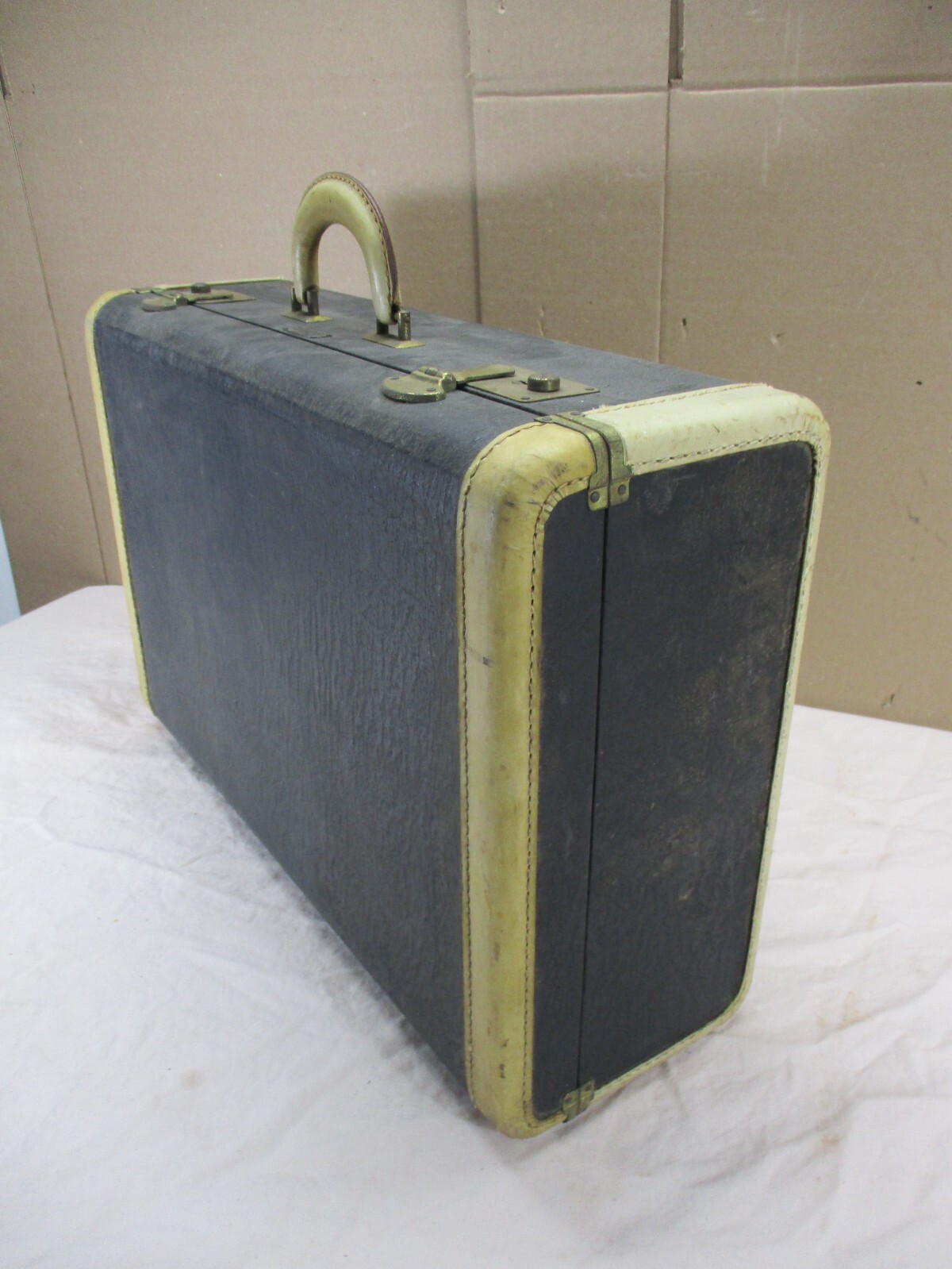 2 Vintage Hard Case Luggage Wardrobe Travel Suitcase’s