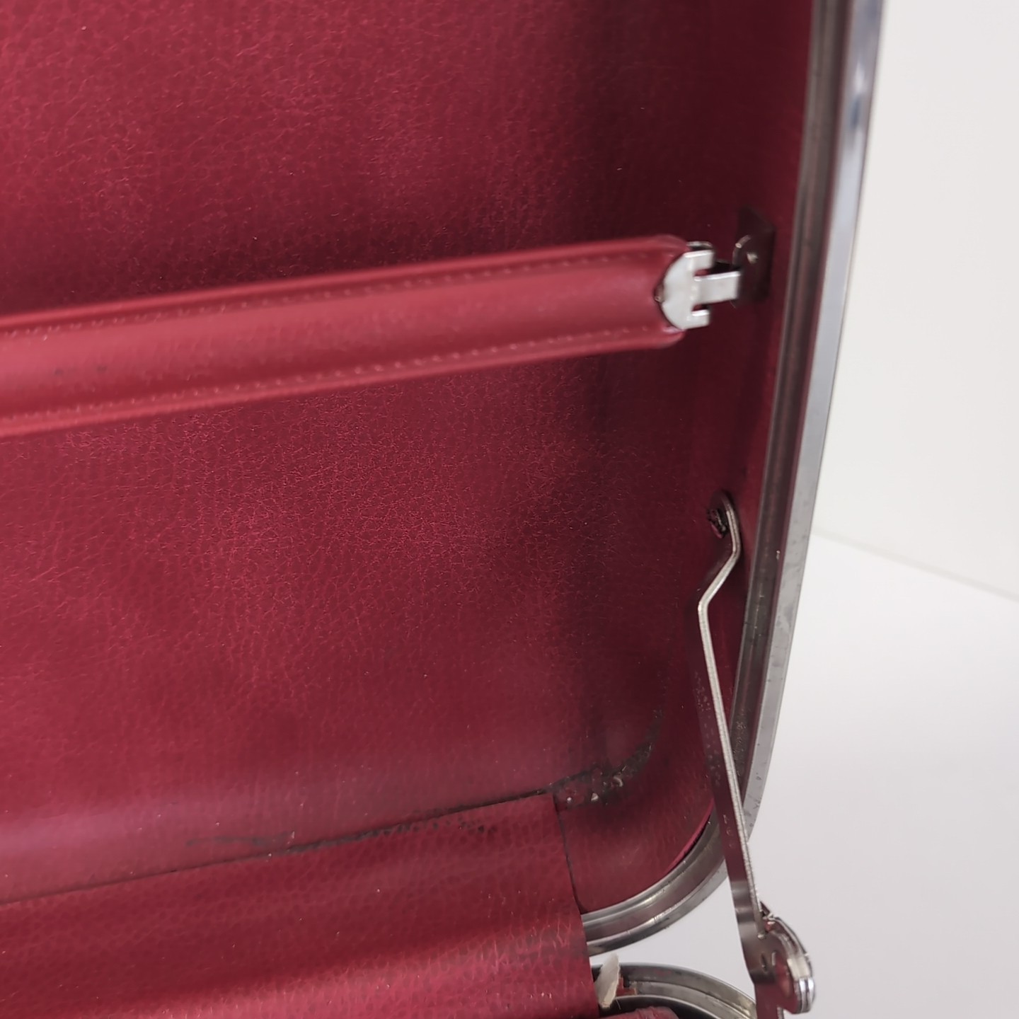 VTG Dark Green American Tourister Suitcase Briefcase No KEY TIARA Red Interior