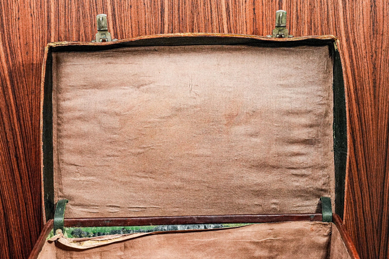 Charming Antique Leather Aged Travel Suitcase Luggage Home Decor Prop