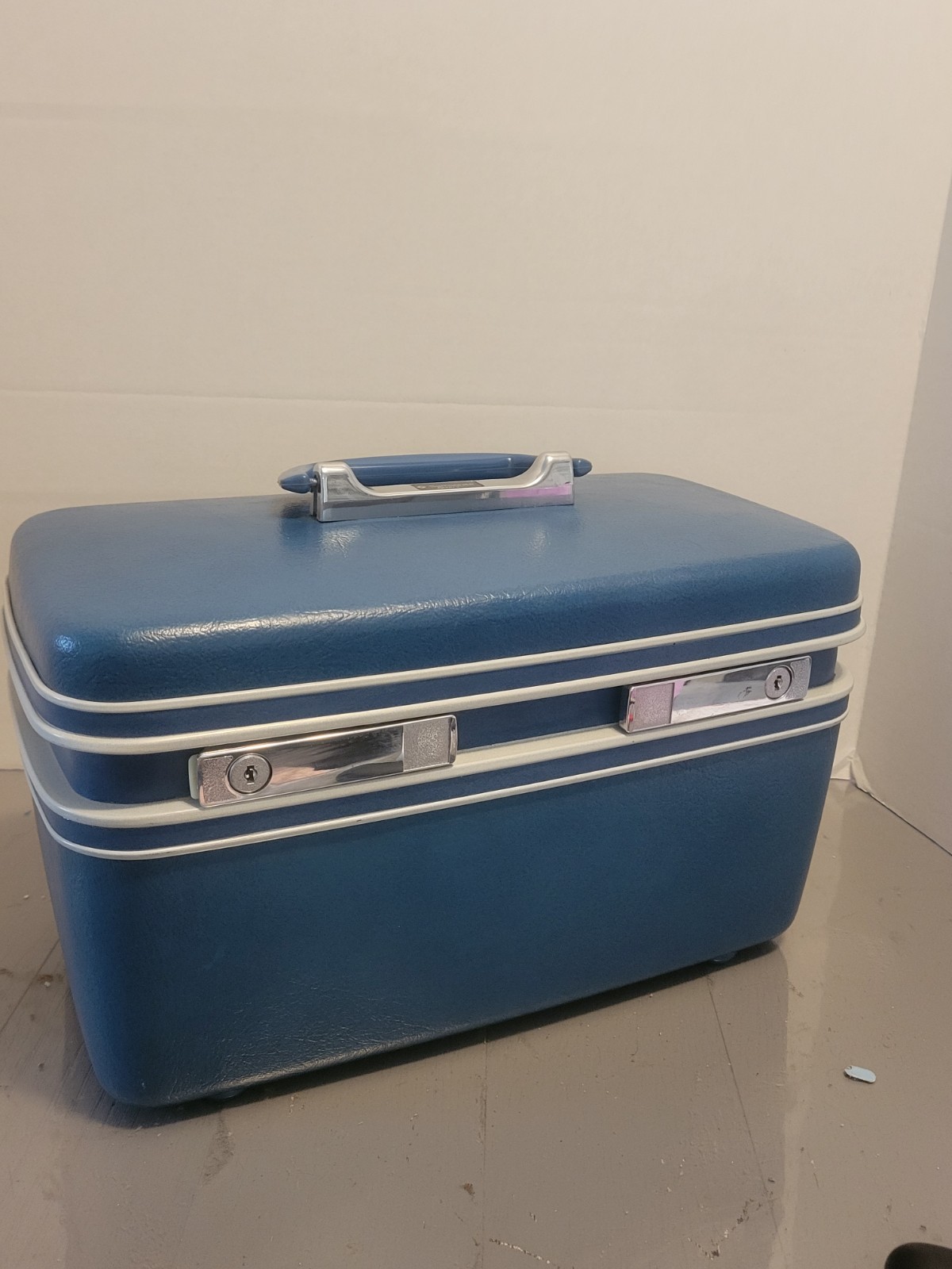1960’s Vintage SAMSONITE Train , Makeup Vanity Case No KEY Or Tray Euc Blue