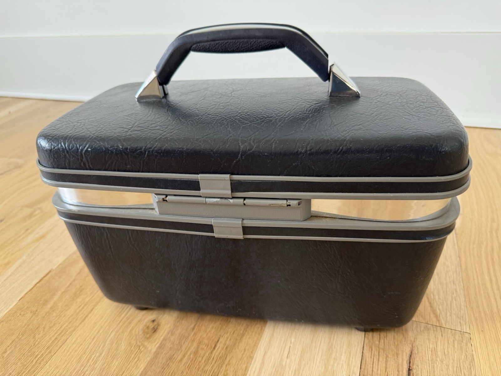 Vintage Samsonite Profile II Navy Blue Make-Up/Train Case Hard Luggage Suitcase
