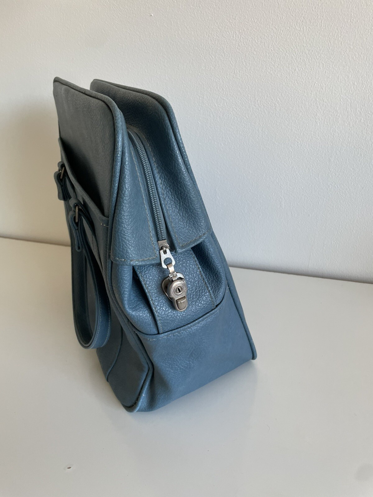 Vintage Royal Traveller Medalist Blue Vinyl Carry On bag Luggage Suitcase