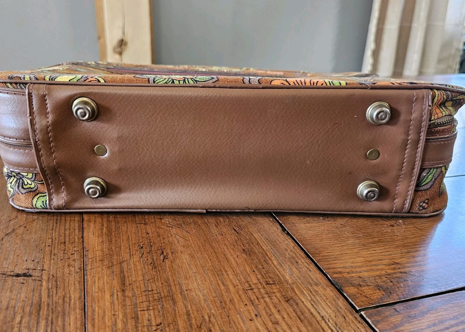 Vintage Bantam Retro Carry on Suitcase Travelbag Brown