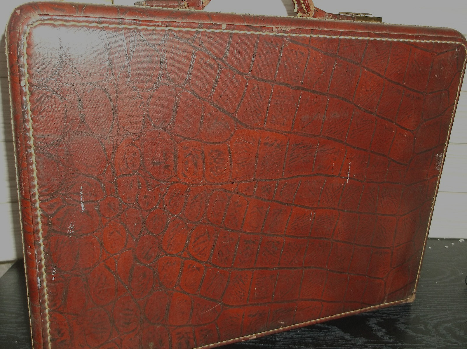 1940s Era Collectible US Trunk Co. “Sophisti Case” Brand Leather Travel Case.