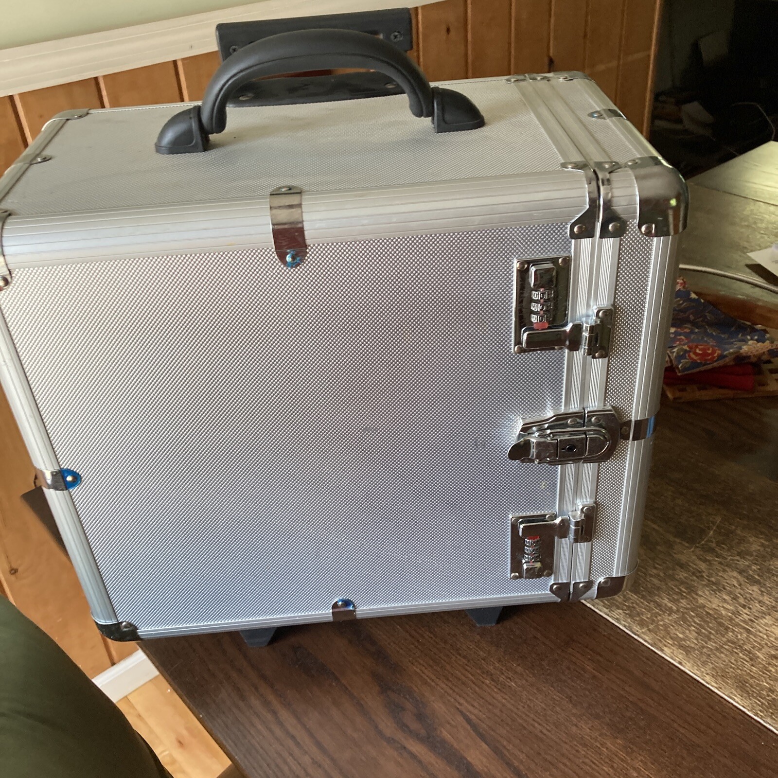 HEAVY DUTY HARD SHELL Aluminium ROLLING LUGGAGE W/COMBO LOCK