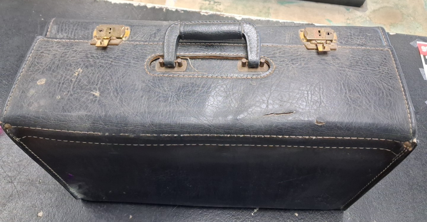 Vintage Cheney England Traveling Salesman Suitcase Pilot Case Large 20x13x8.5
