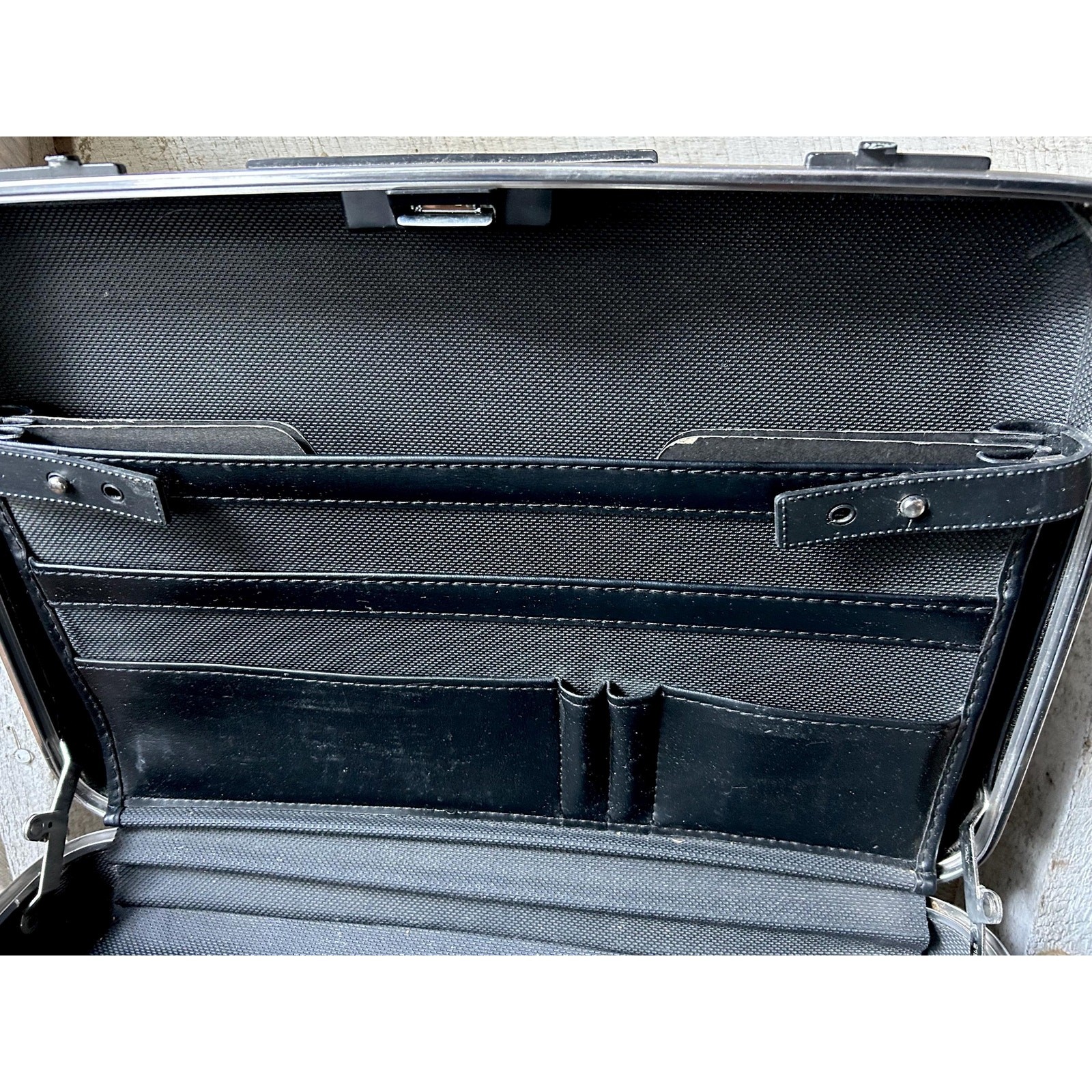 80s American Tourister brown briefcase hard case attaché case combination lock