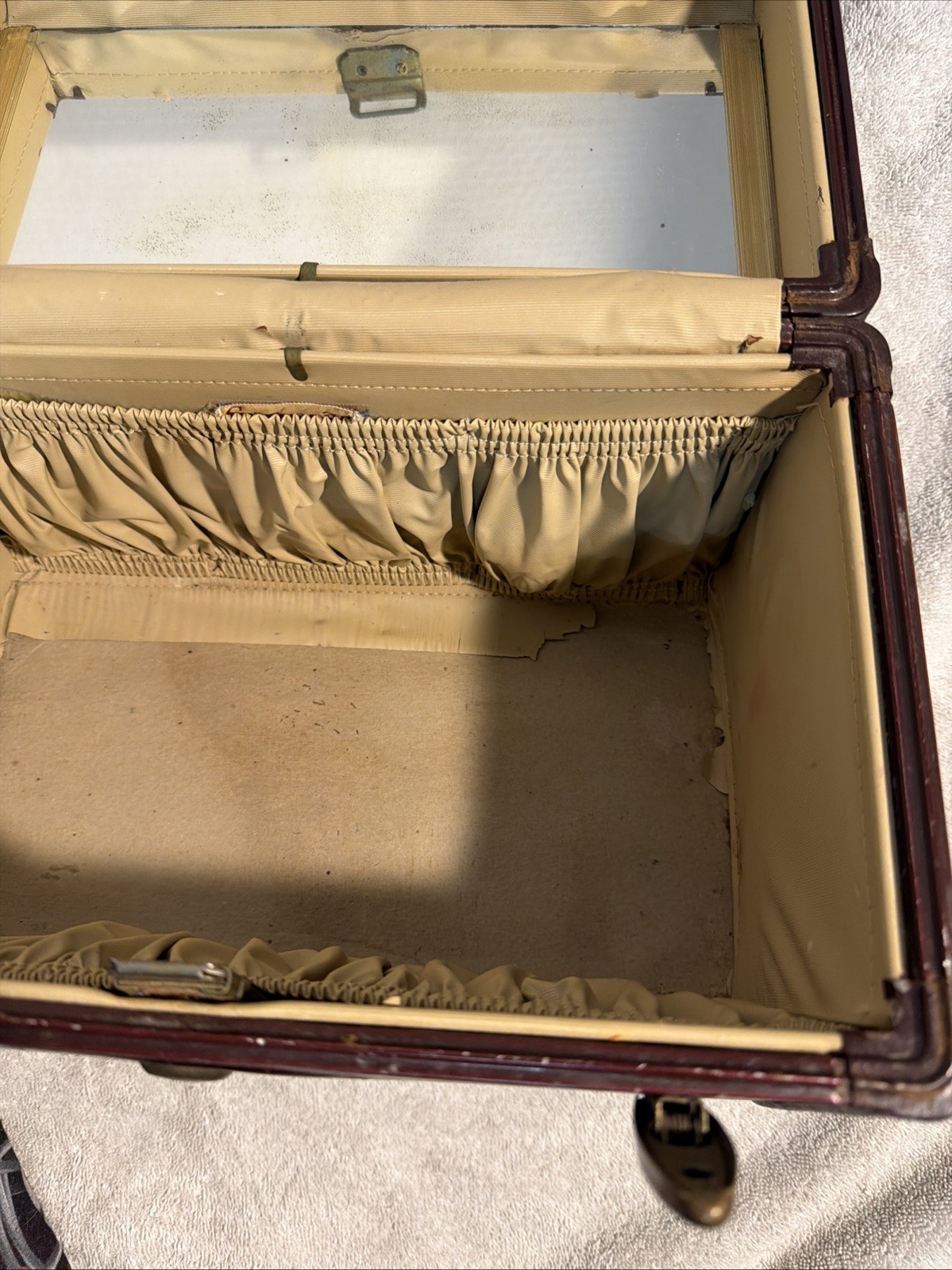 VINTAGE SAMSONITE SHWAYDER BROS. STYLE #4112 FAUX ALLIGATOR TRAIN CASE