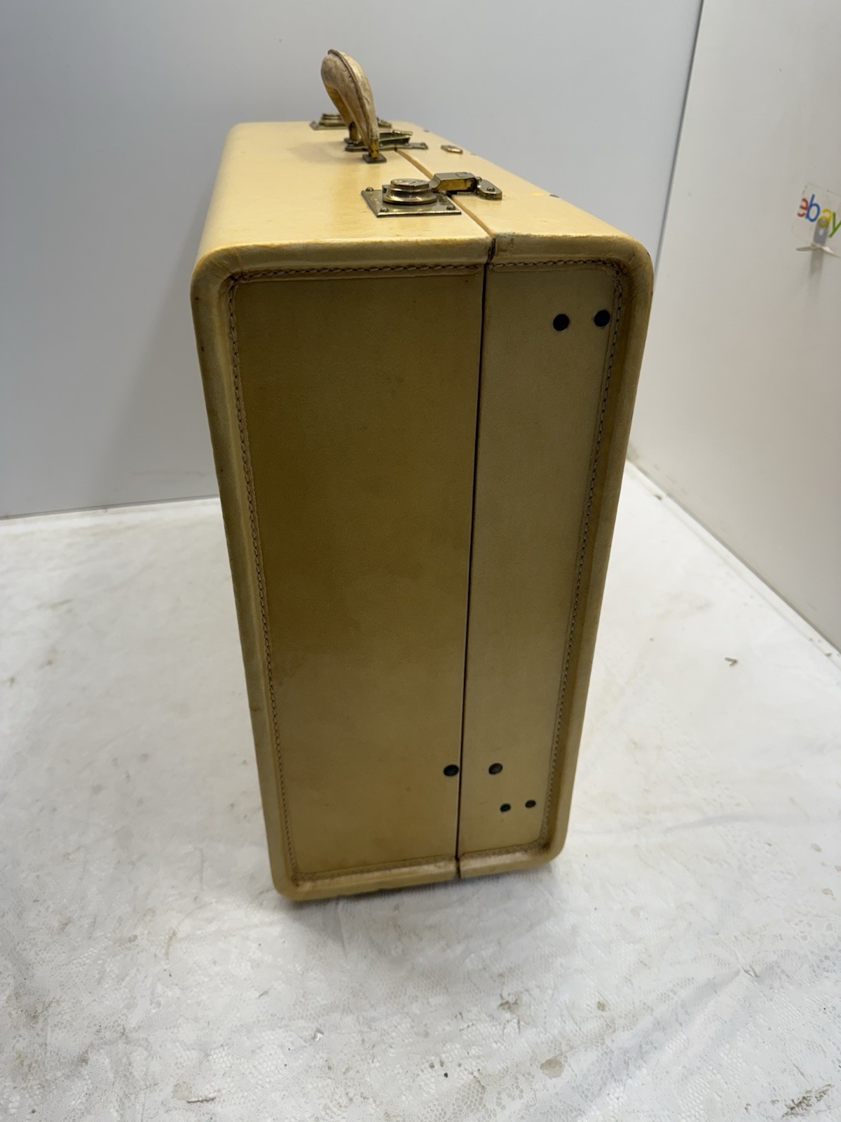 Rare Oshkosh Suitcase With Wooden Hangers, Key & Suitcase Cover 23”x18”X8”