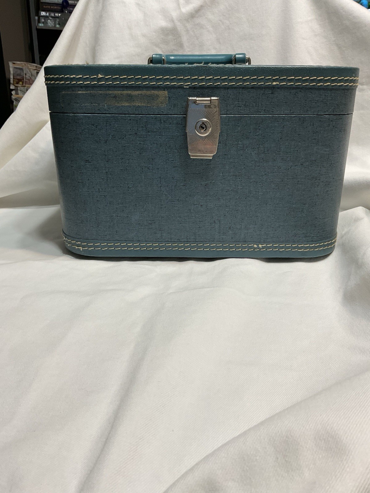 Vintage Hard Shell Blue Overnight Train Makeup/Storage Case no key