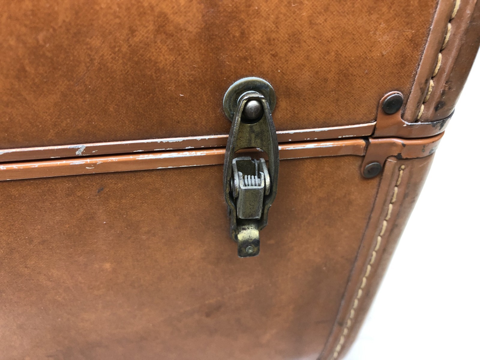 Samsonite Shwayder Bros Brown Train Case #4612 – 1950’s – VINTAGE (No Key)