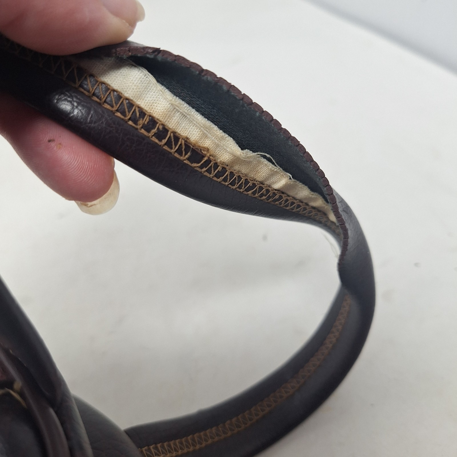 Vintage 60s Brown Leather Teardrop Shaped Unisex Zippered Travel Bag Toiletries