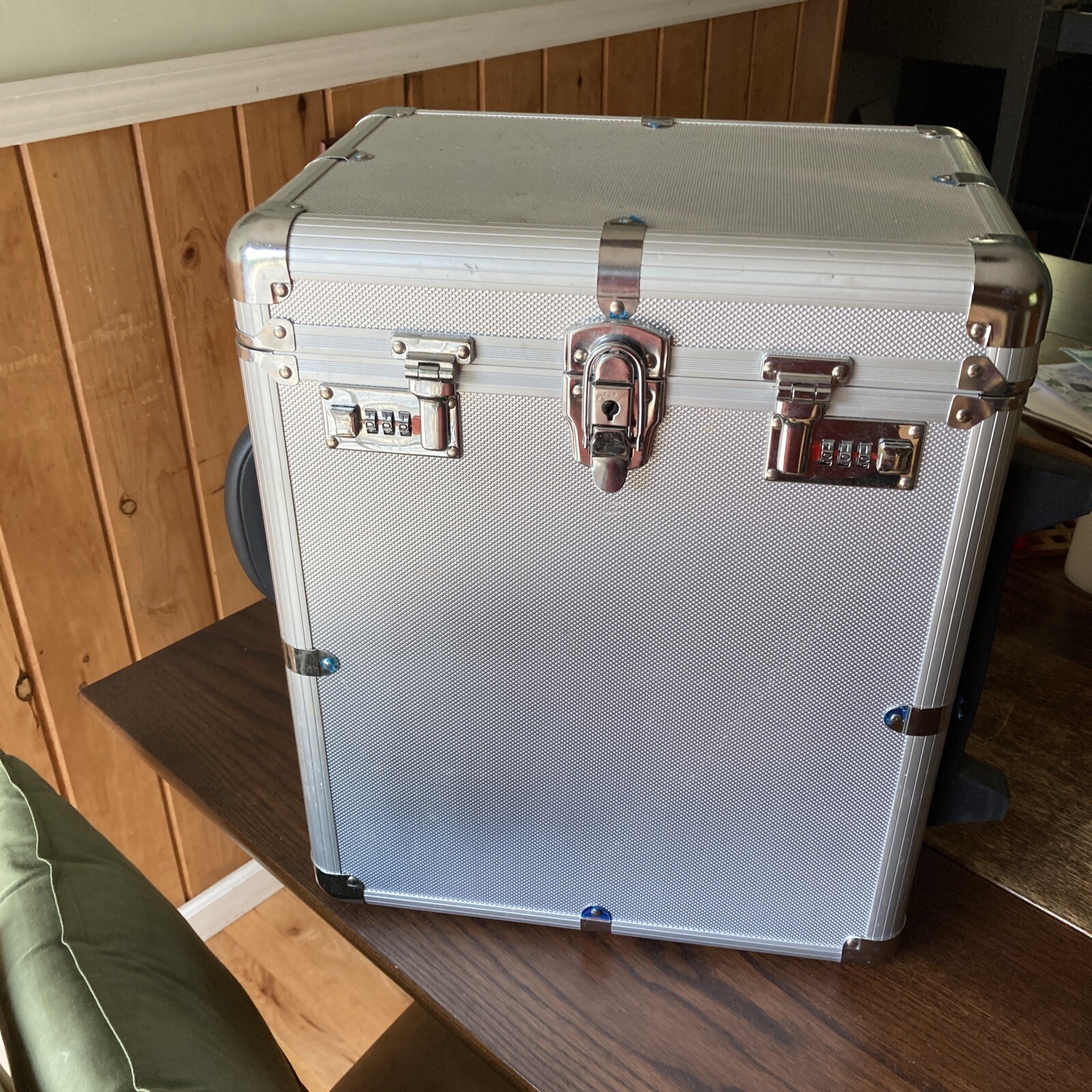 HEAVY DUTY HARD SHELL Aluminium ROLLING LUGGAGE W/COMBO LOCK