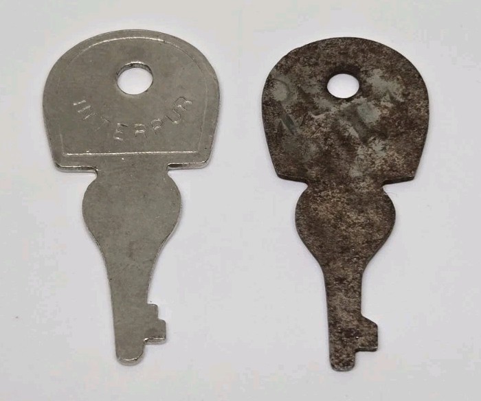2 VINTAGE INTEPUR LUGGAGE KEYS