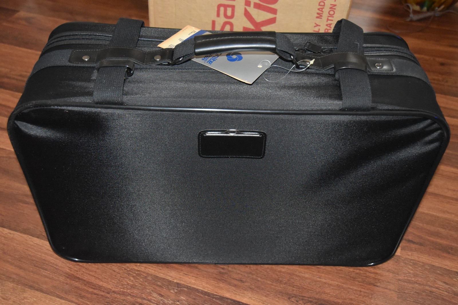 NEW VINTAGE 1980s Samsonite Kicks Traveler 24 Luggage Suitcase NWT & BOX Black