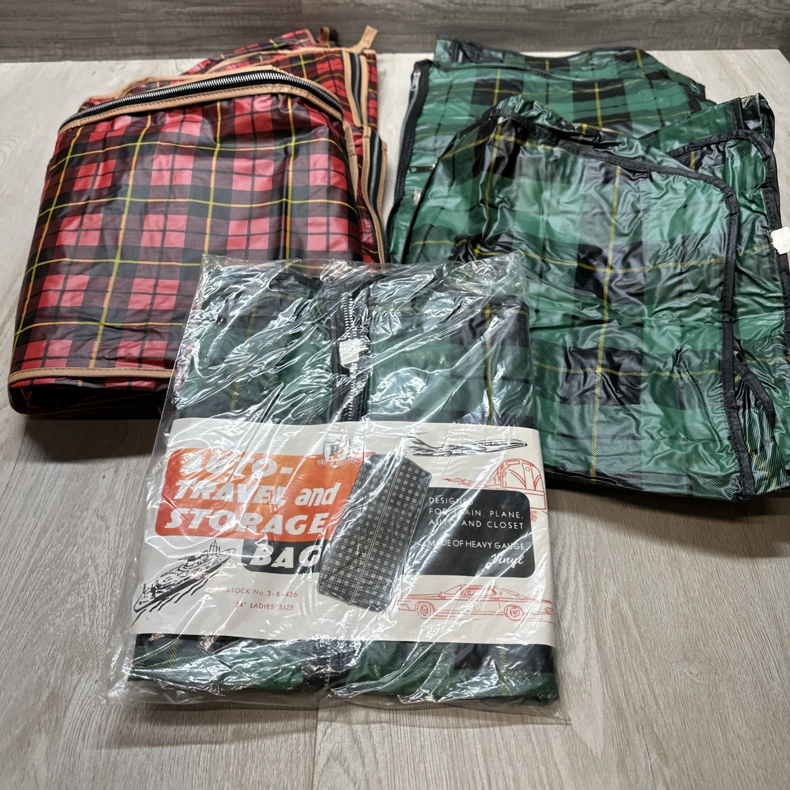 (5) Vintage Universal 54″ Ladies Length Travel Garment Bag Plaid Vinyl USA