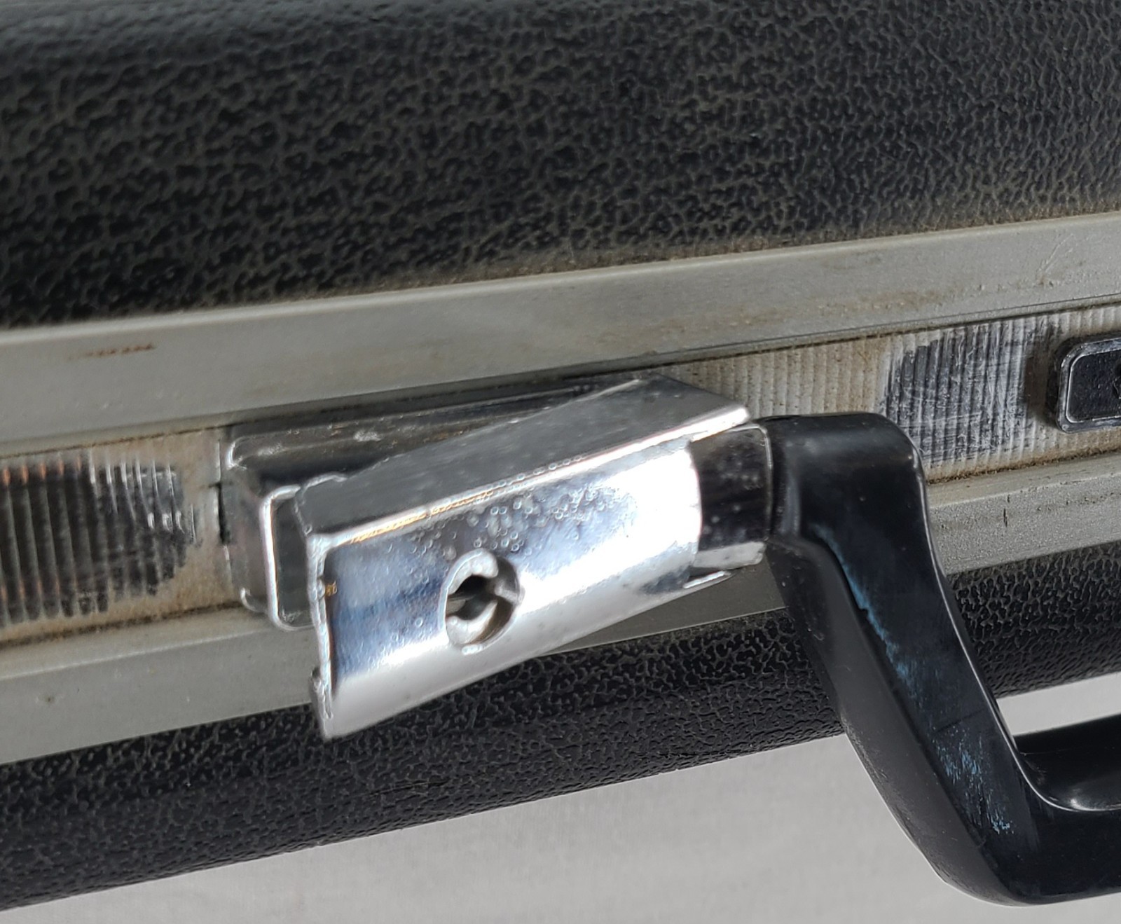 Vintage Samsonite 70’s Super Slim 2.75″ Black Attache Hardshell Briefcase
