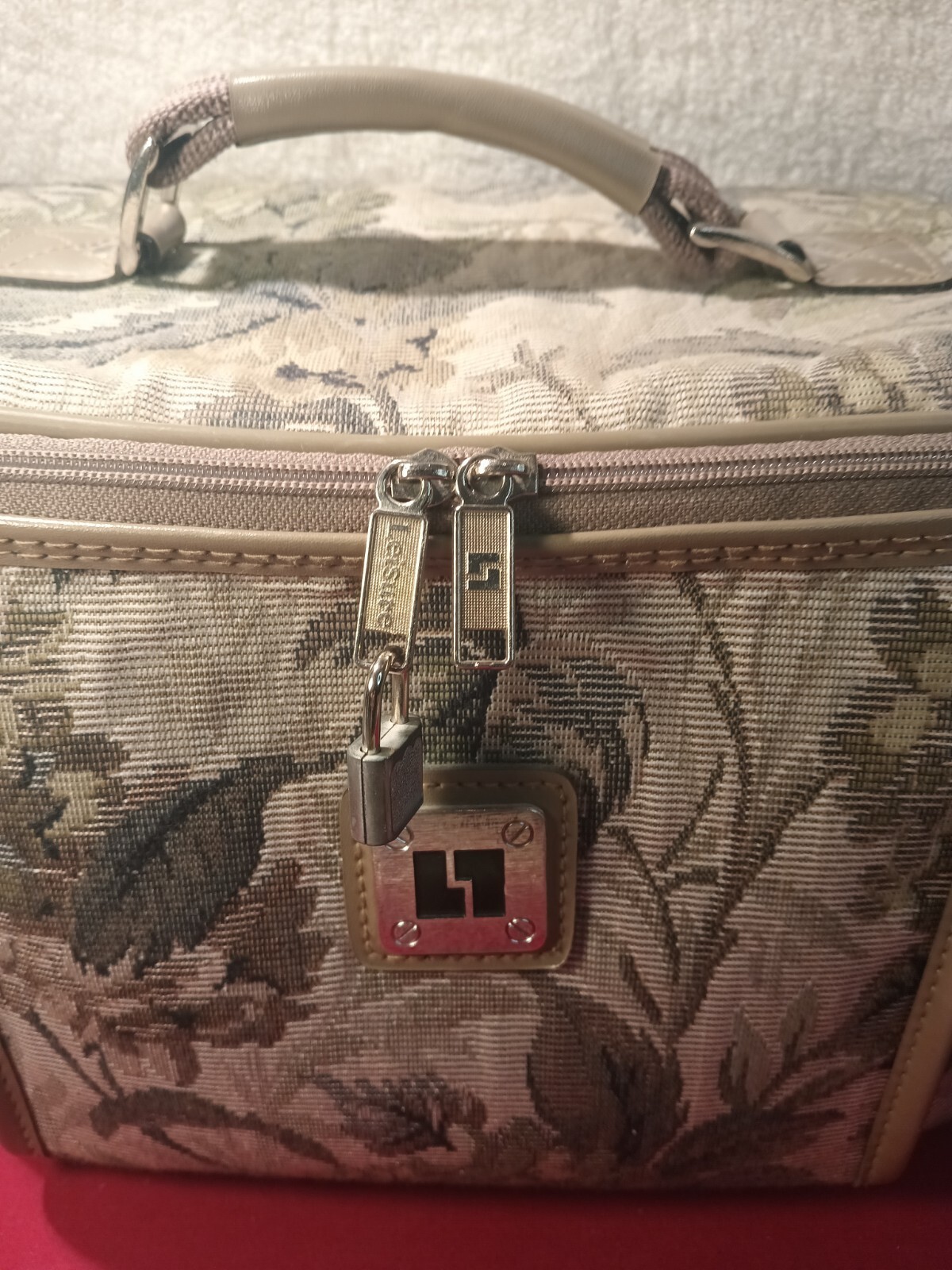 VINTAGE RETO TAPESTRY LEISURE TRAIN CASE, LUGGAGE, TRAVIL, MAKEUP CASE, COSMETIC